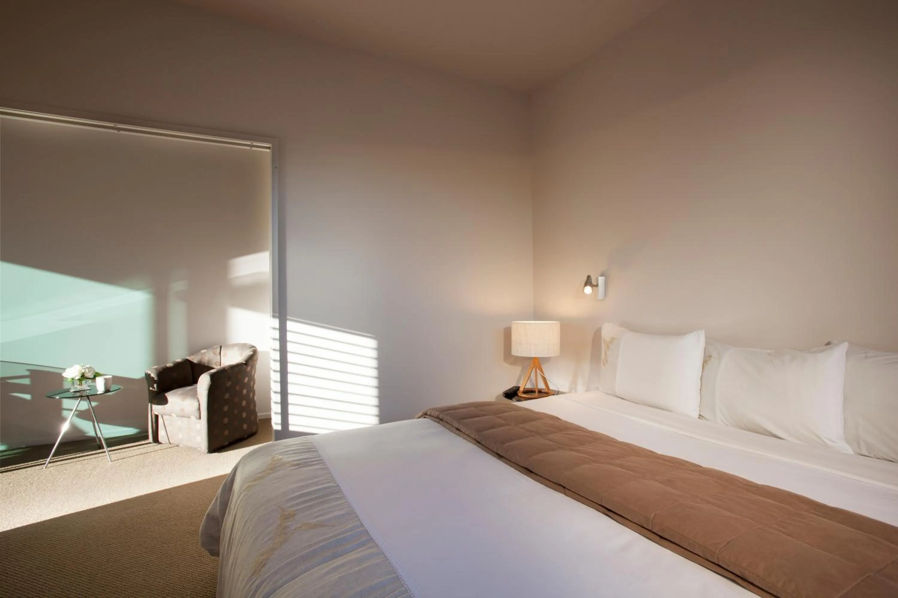 Bed in Broadway Motel & Miro Court Villas