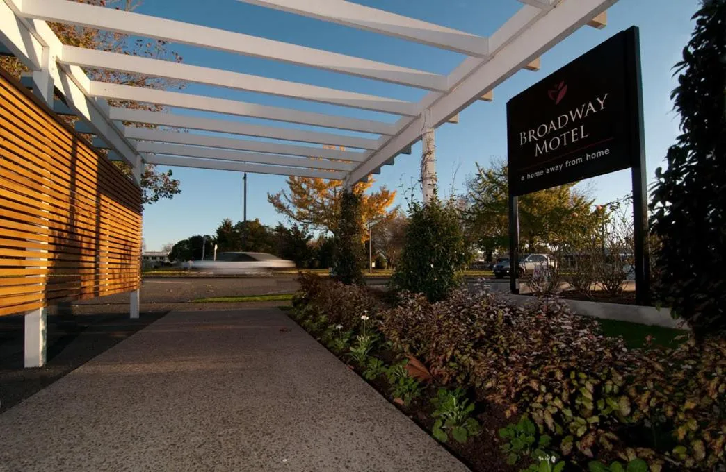 Day in Broadway Motel & Miro Court Villas