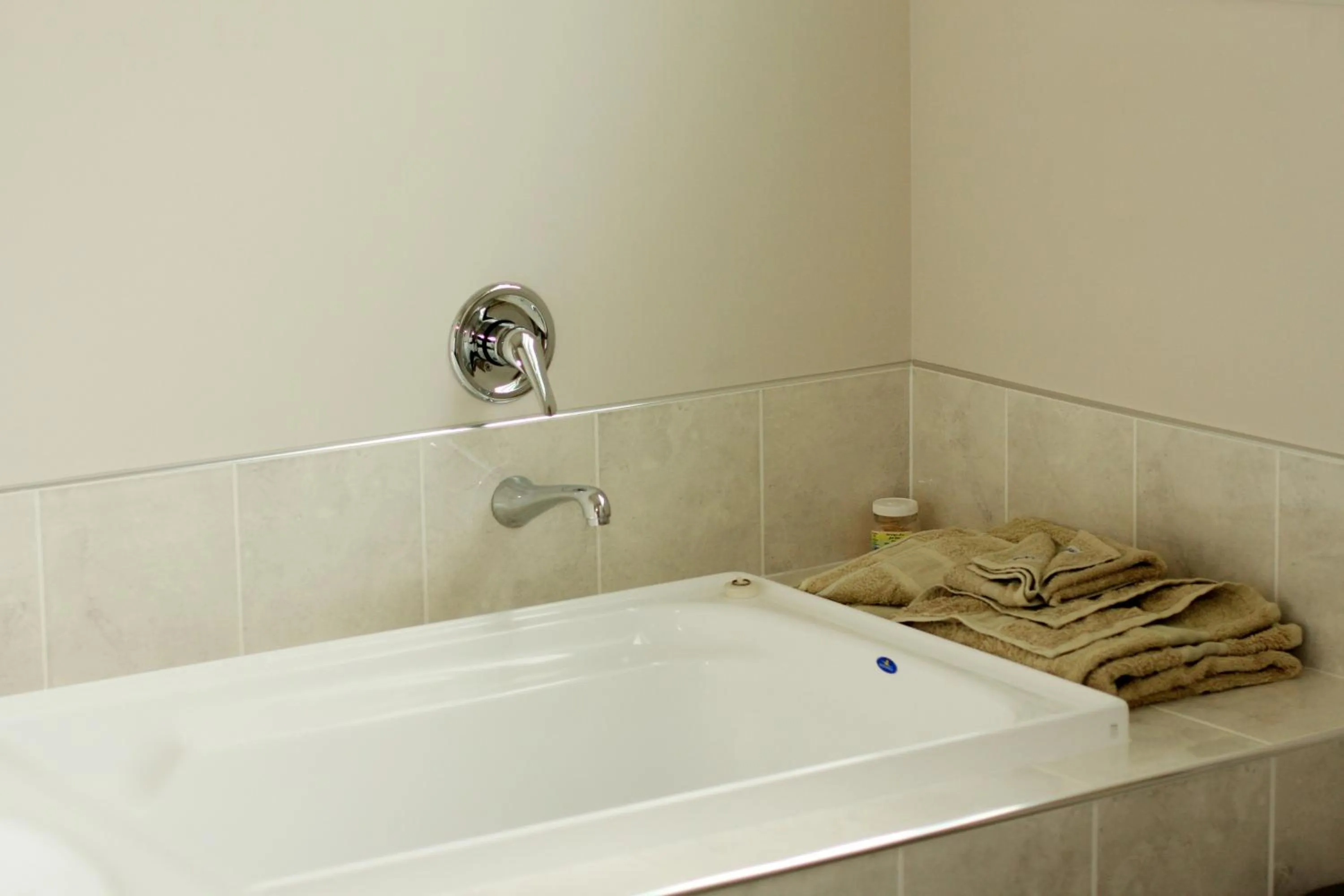 Bathroom in Broadway Motel & Miro Court Villas