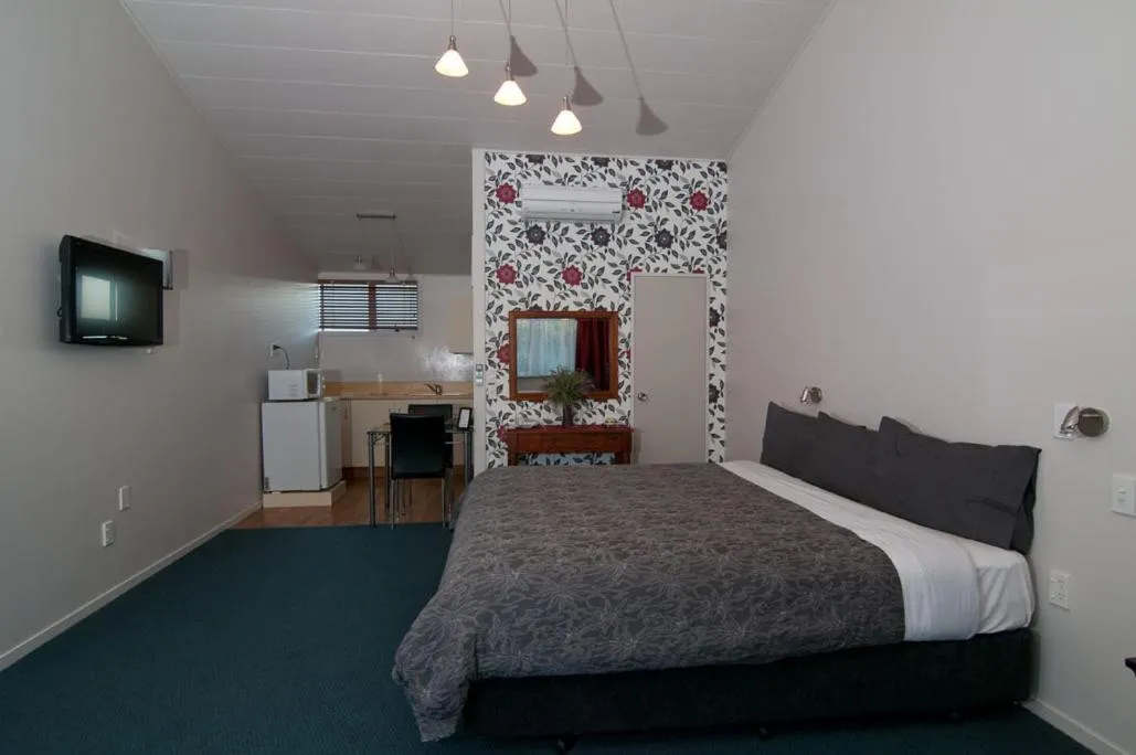 Photo of the whole room, Bed in Broadway Motel & Miro Court Villas