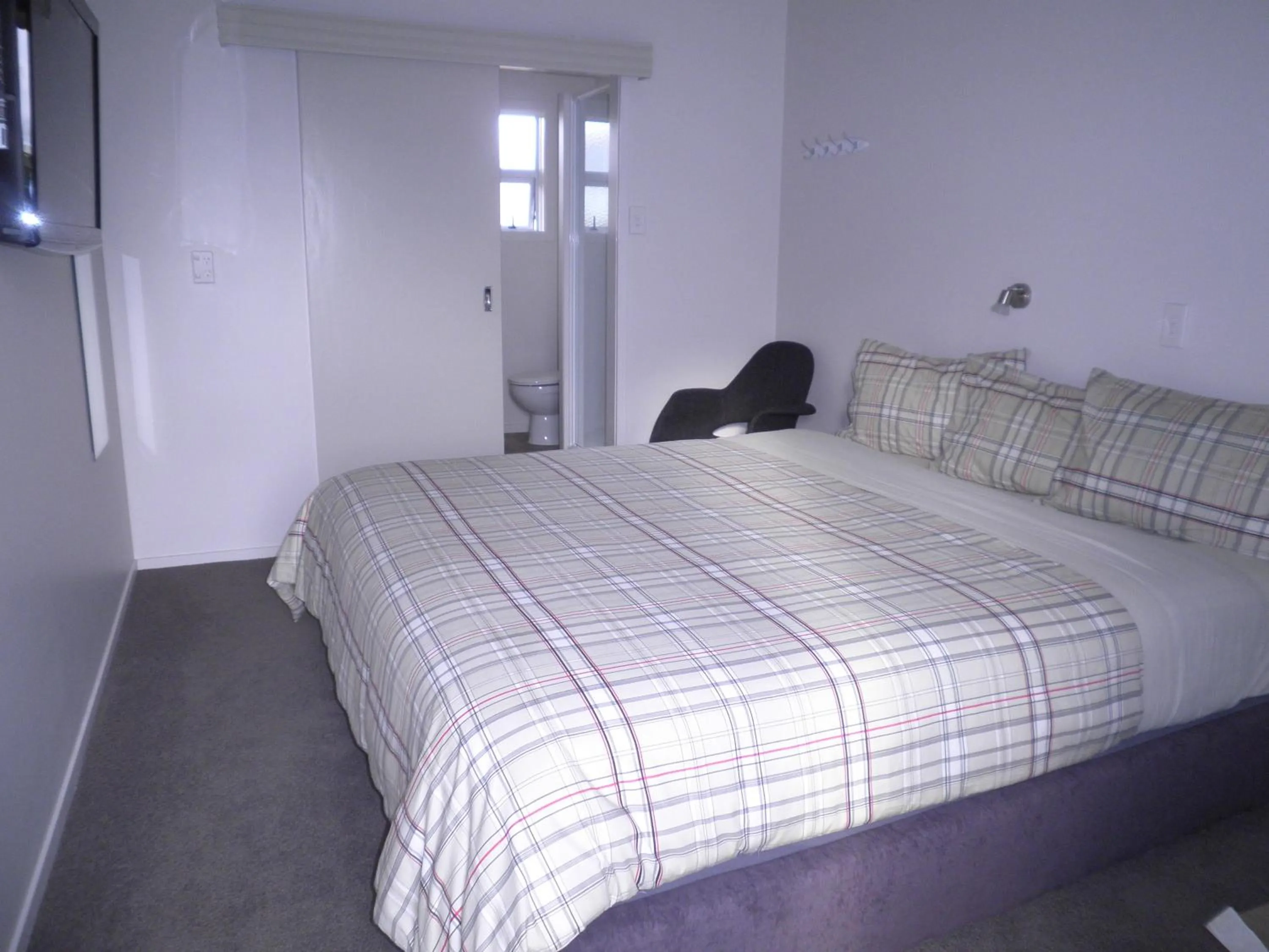 Day, Bed in Broadway Motel & Miro Court Villas