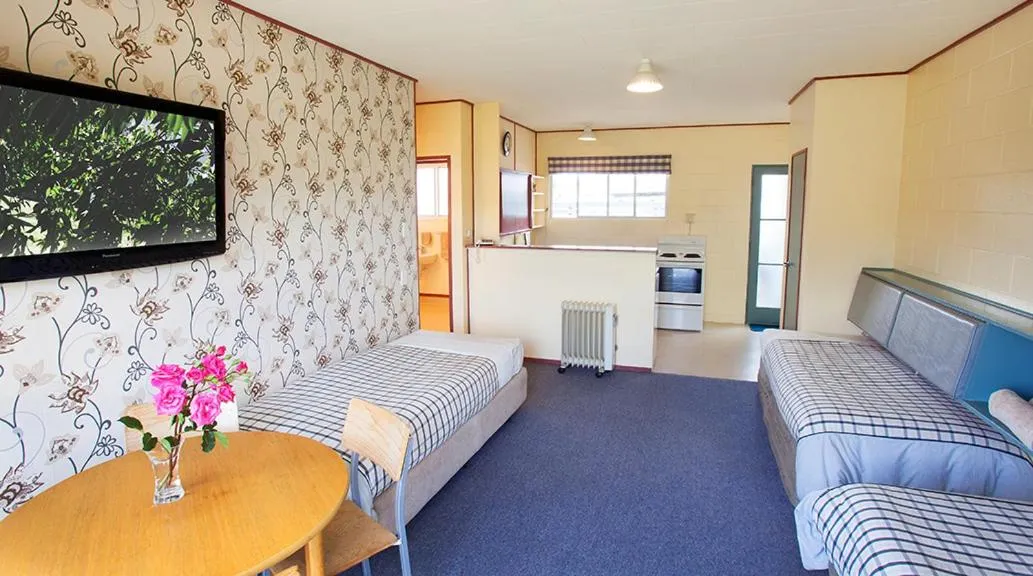 Day in Broadway Motel & Miro Court Villas