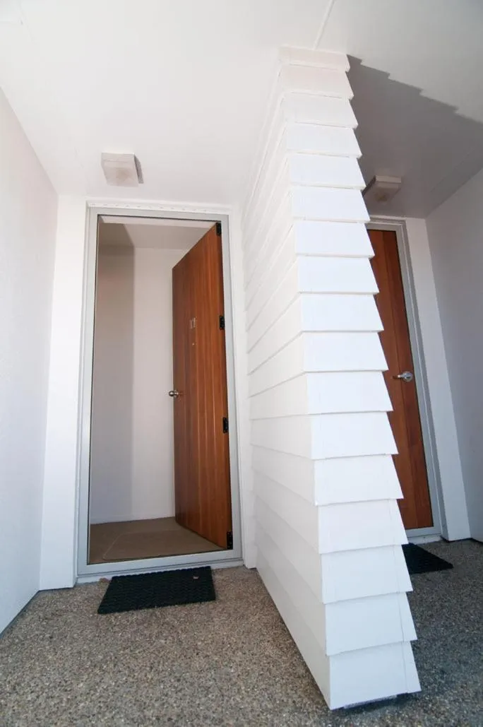 Facade/entrance in Broadway Motel & Miro Court Villas