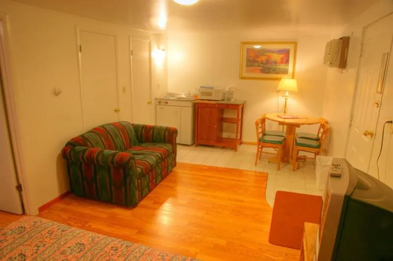 Dining area in Mel Haven Motel