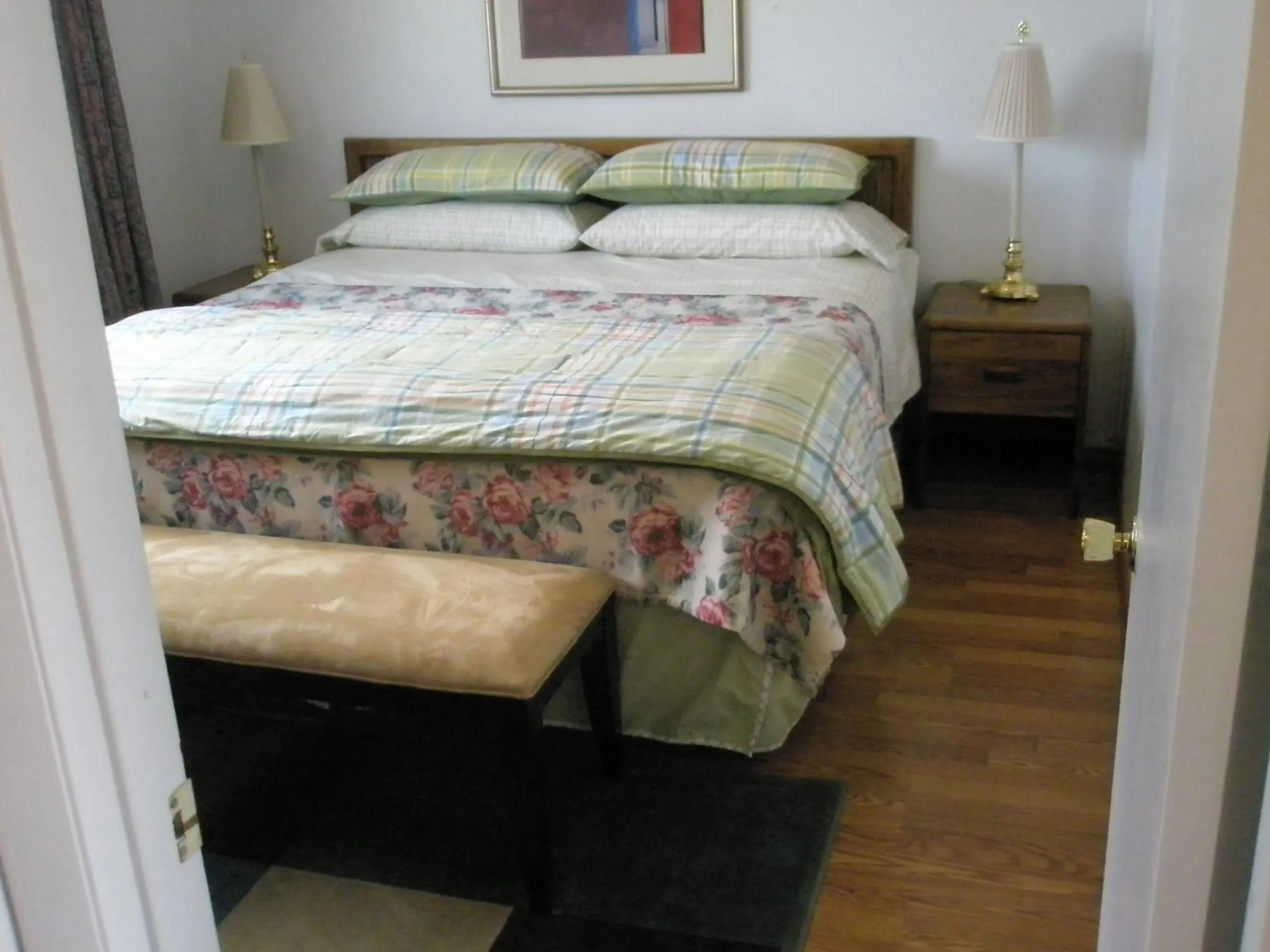 Photo of the whole room in Mel Haven Motel