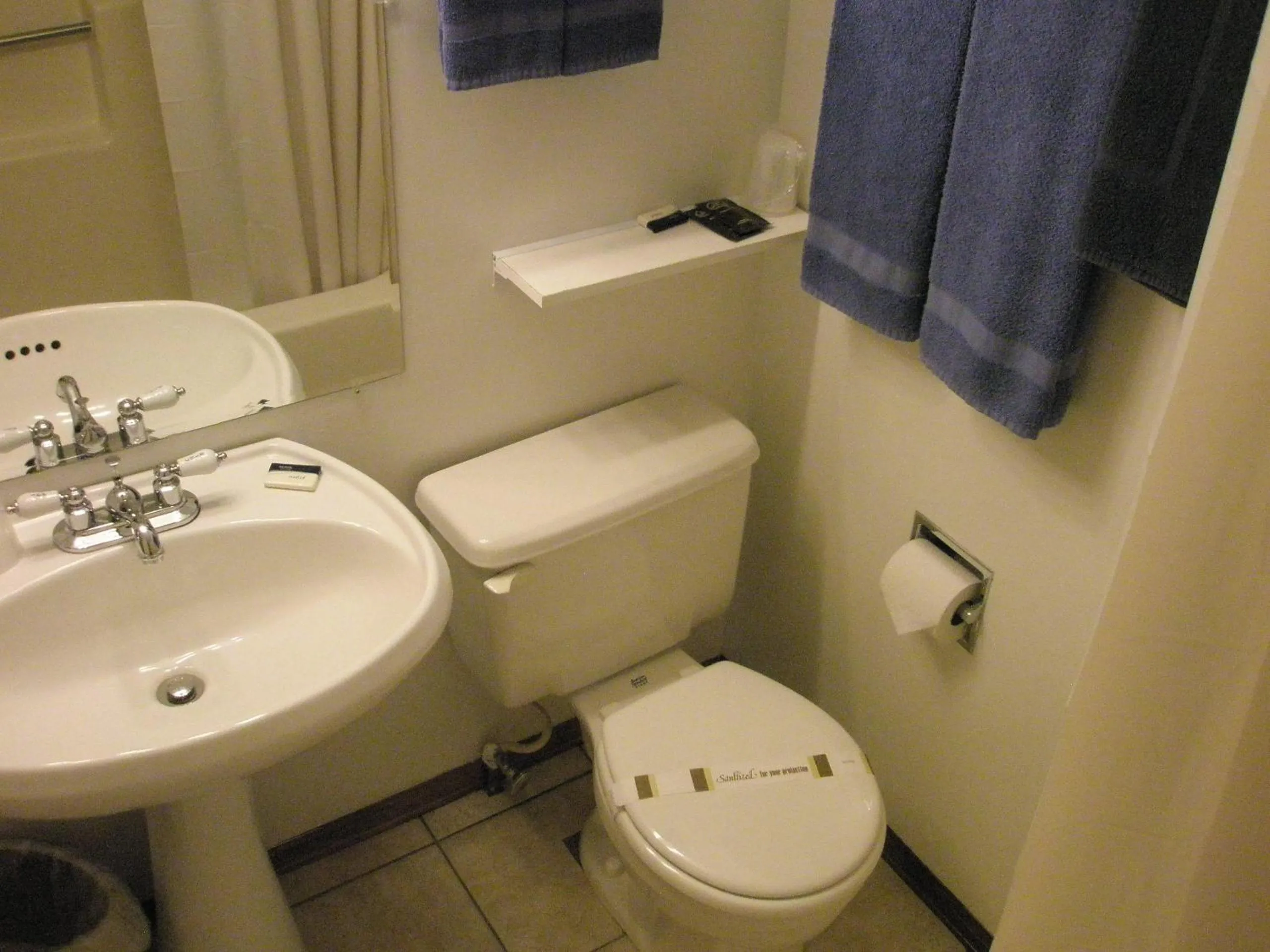 Bathroom in Mel Haven Motel