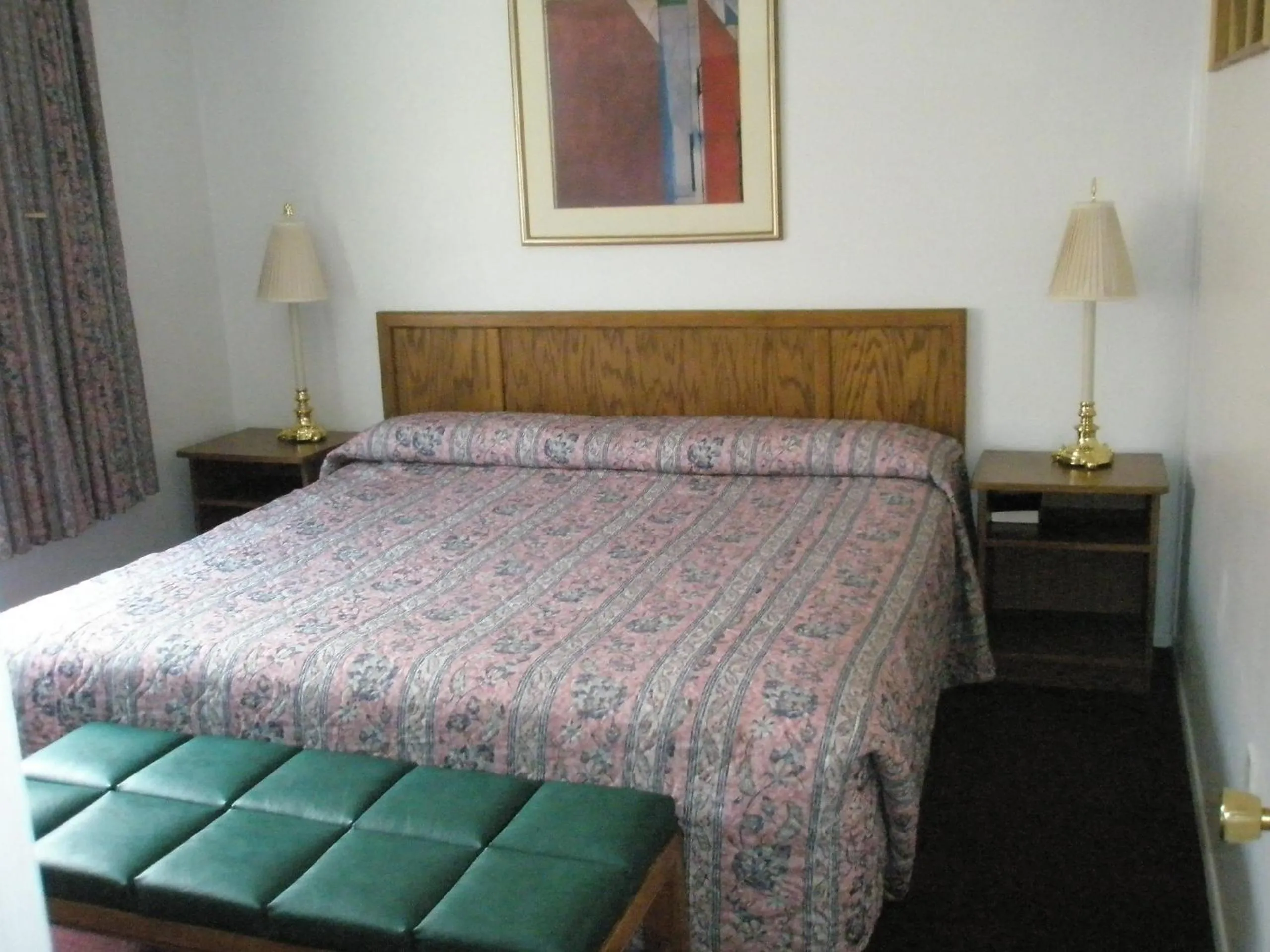 Photo of the whole room in Mel Haven Motel