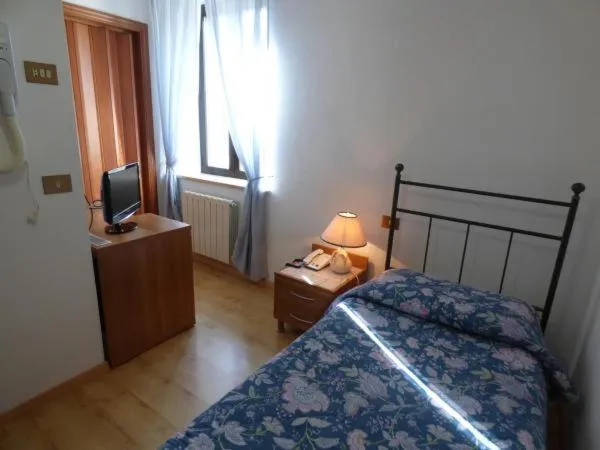 Bed in " Il Bersagliere " Dependance Hotel la Pace