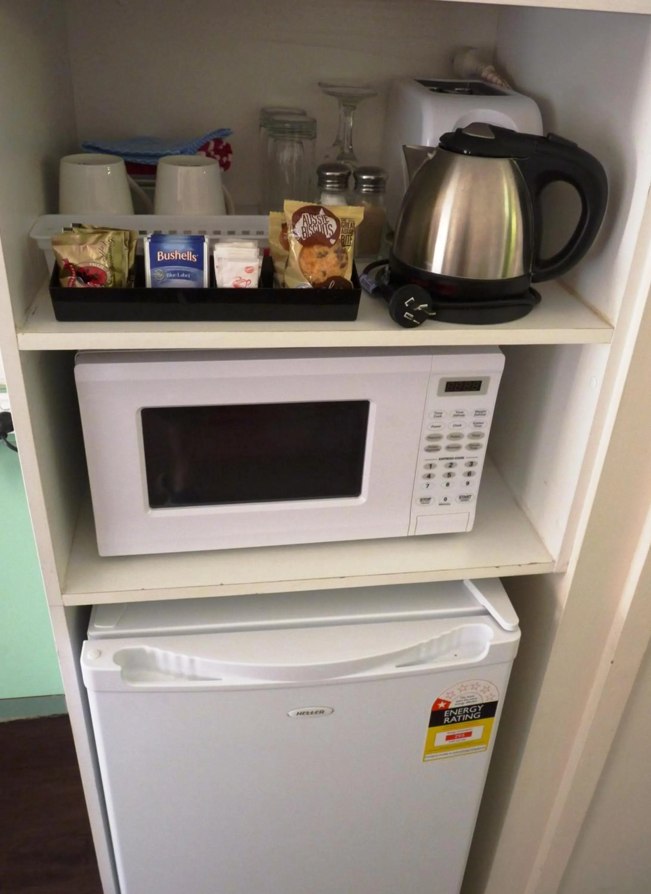 Coffee/tea facilities in Winchester Motel