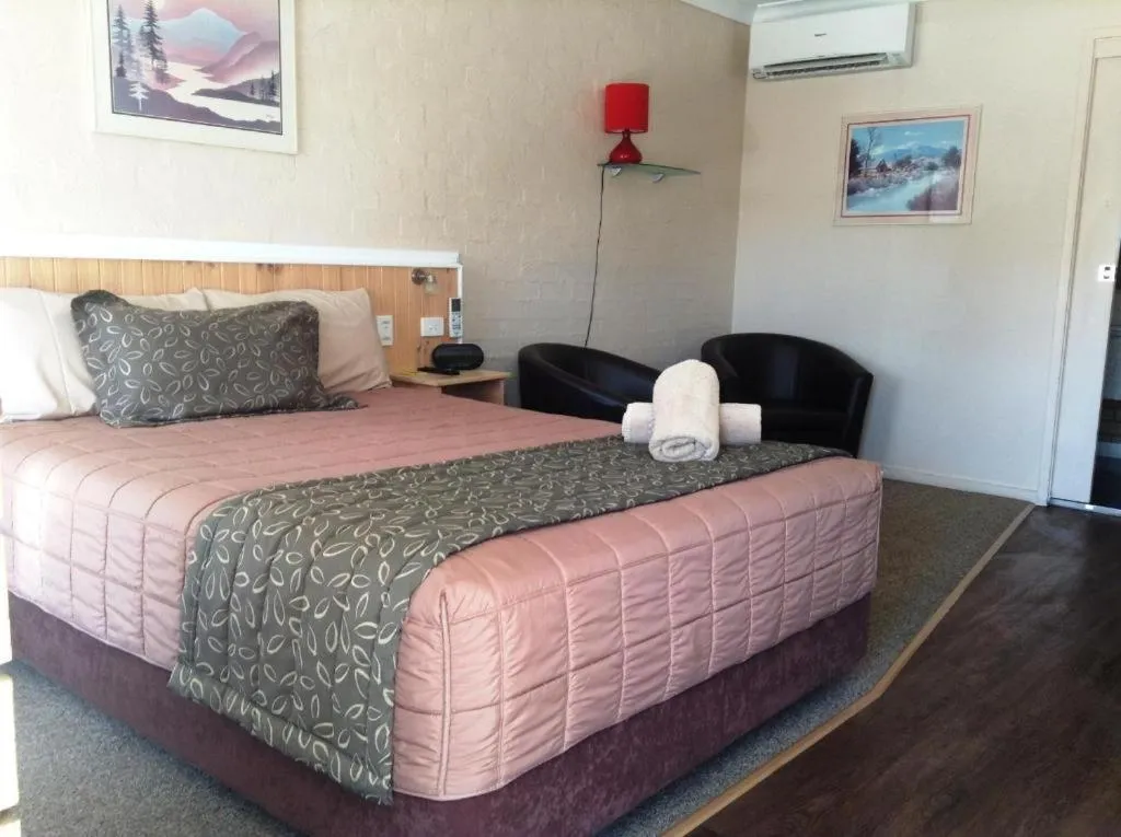 Bed in Winchester Motel