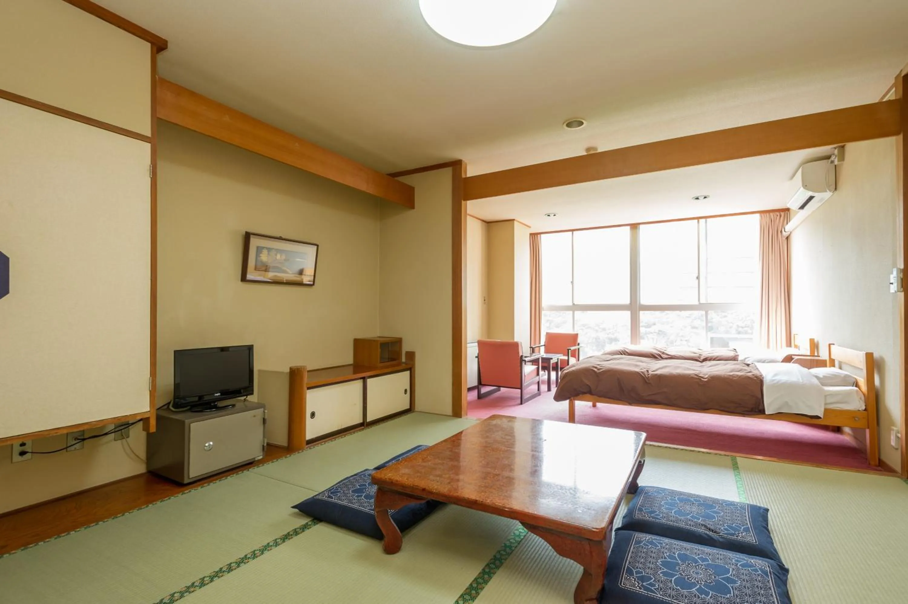 Photo of the whole room, Bed in kinugawaonsen Fukumatsu