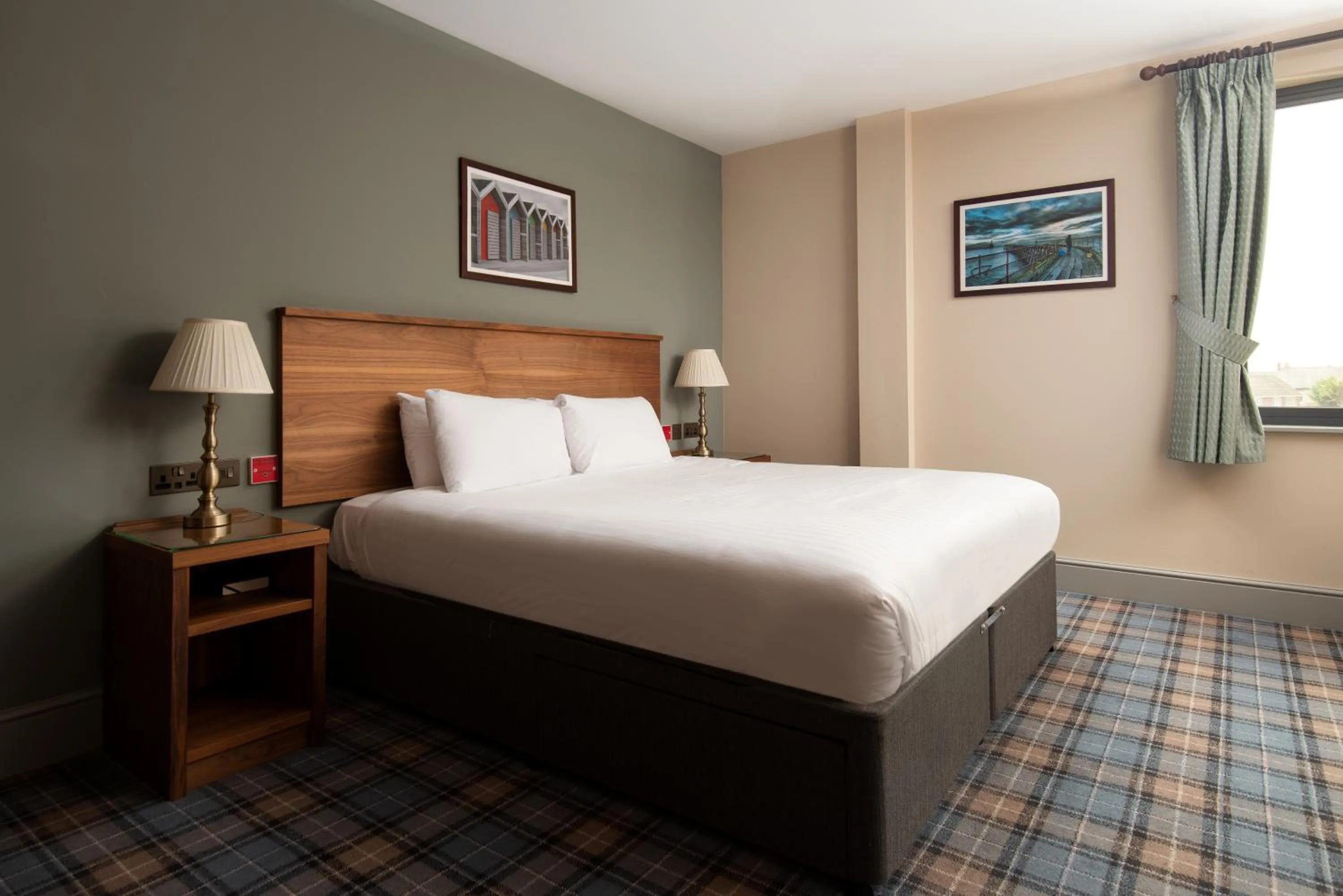 Bed in The Commissioners Quay Inn - The Inn Collection Group