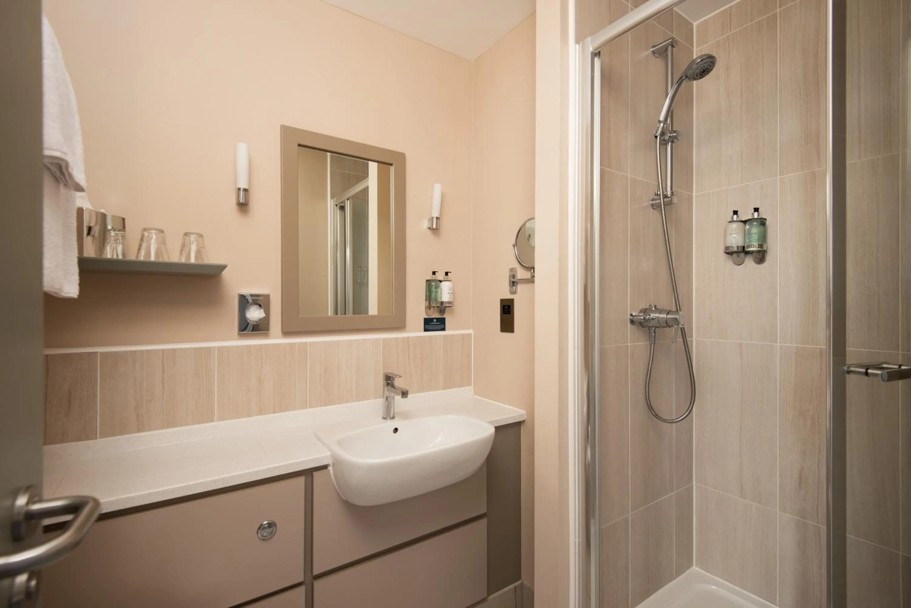 Shower in The Commissioners Quay Inn - The Inn Collection Group