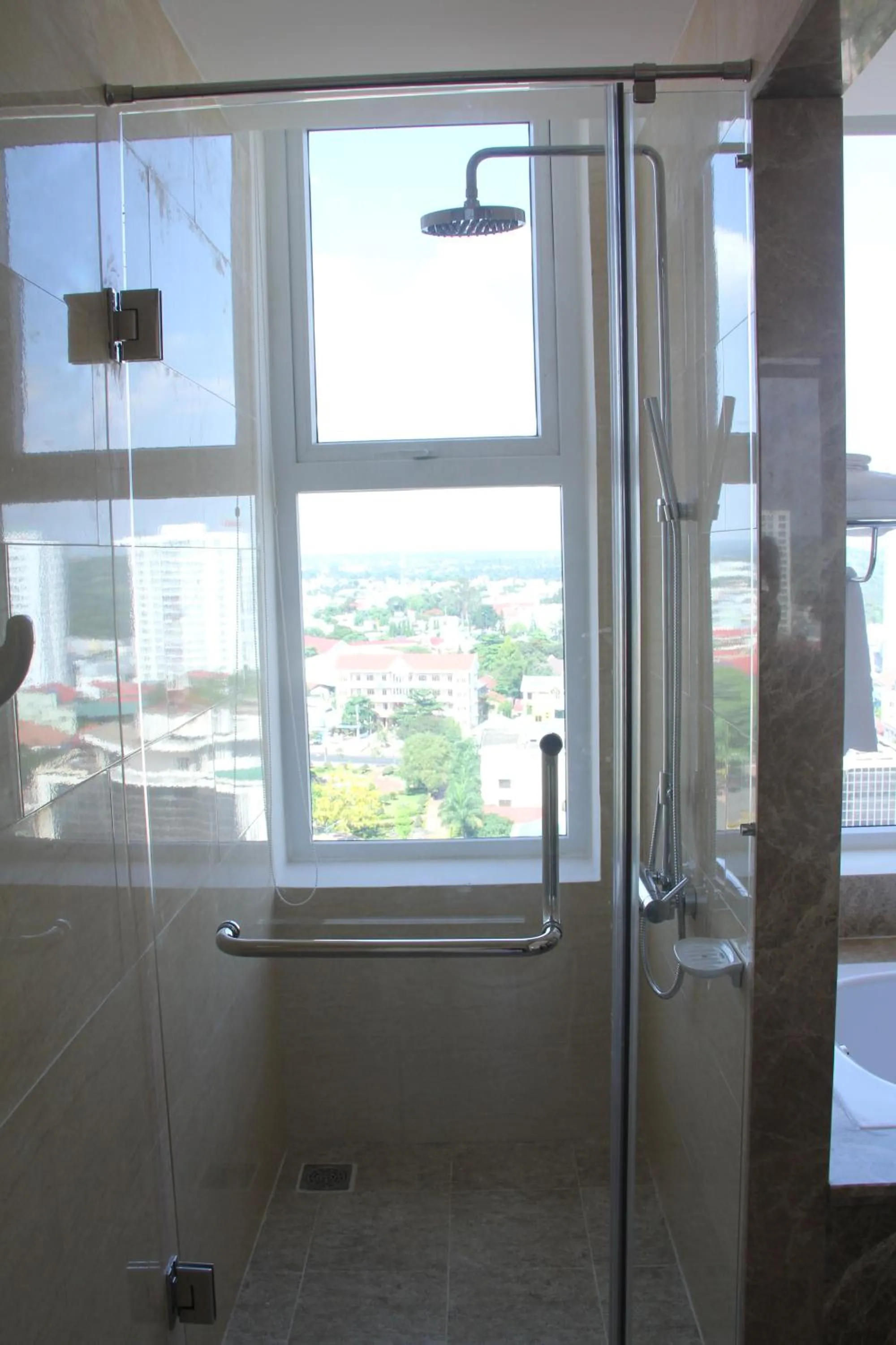 Shower in Sai Gon Ban Me Hotel