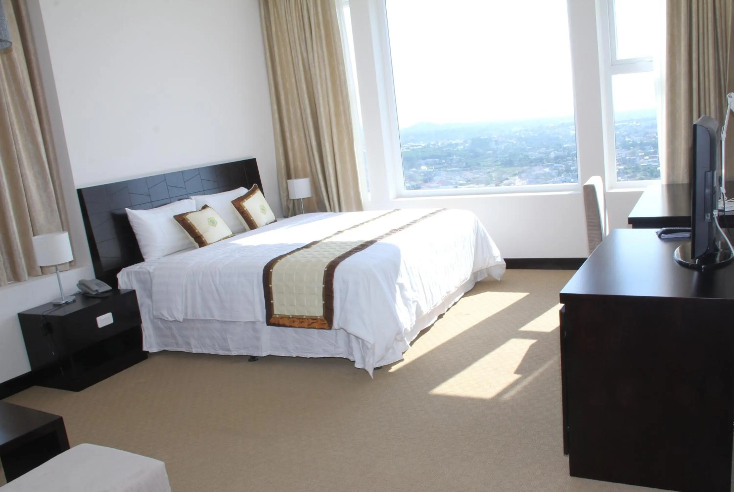 Day, Bed in Sai Gon Ban Me Hotel