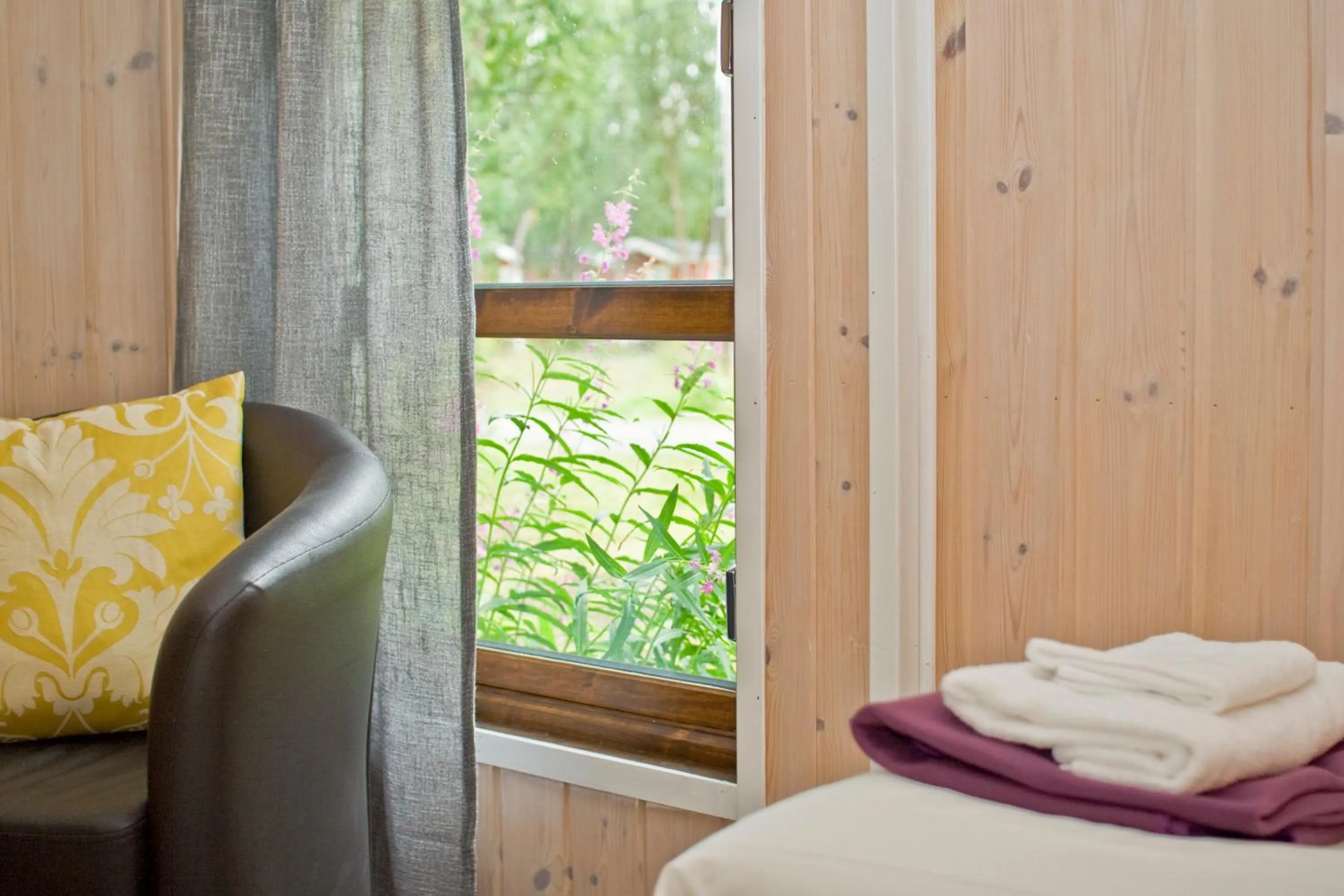 Decorative detail, Bed in Olderfjord Turistsenter