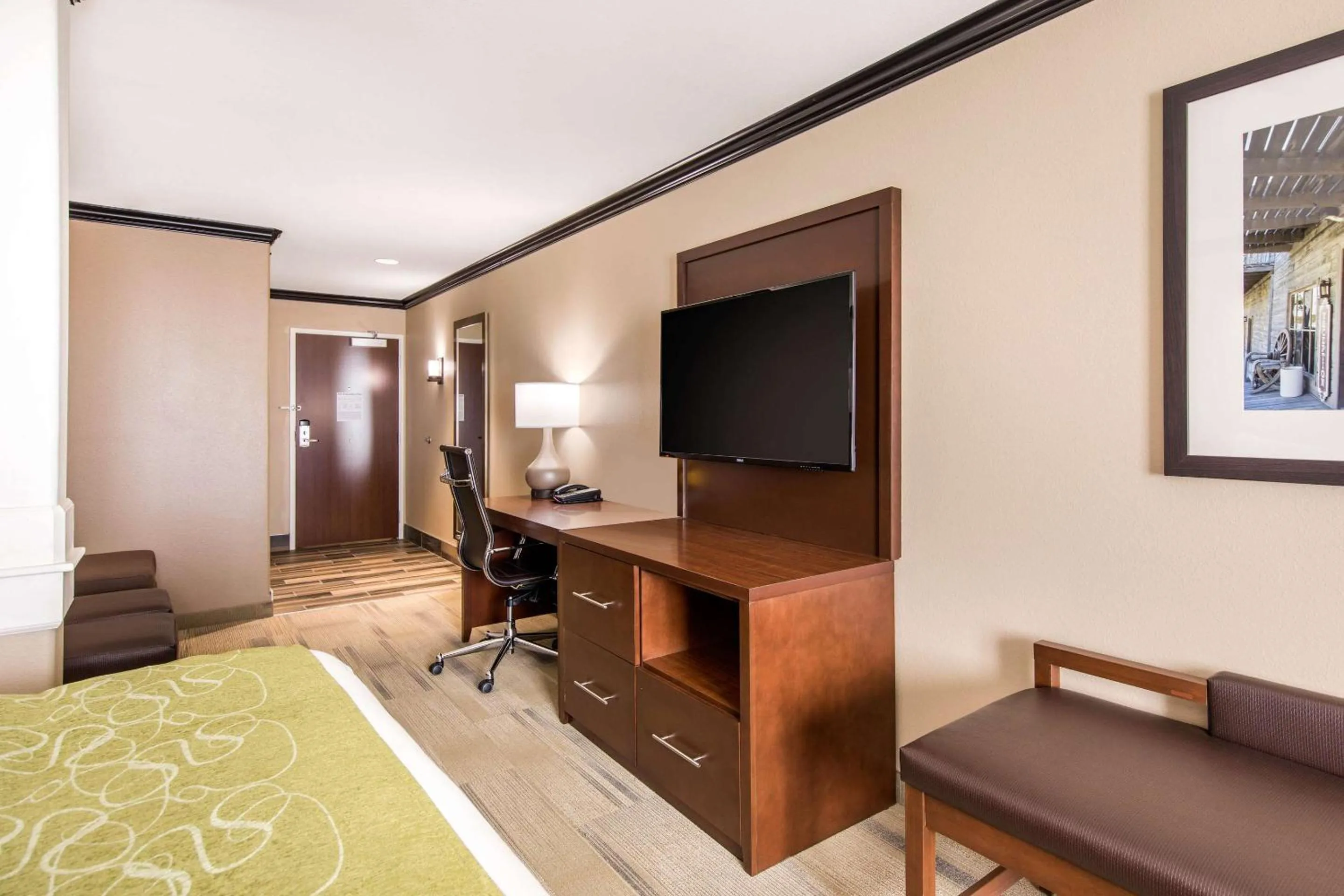 Bedroom, Bed in Comfort Suites Liberal North