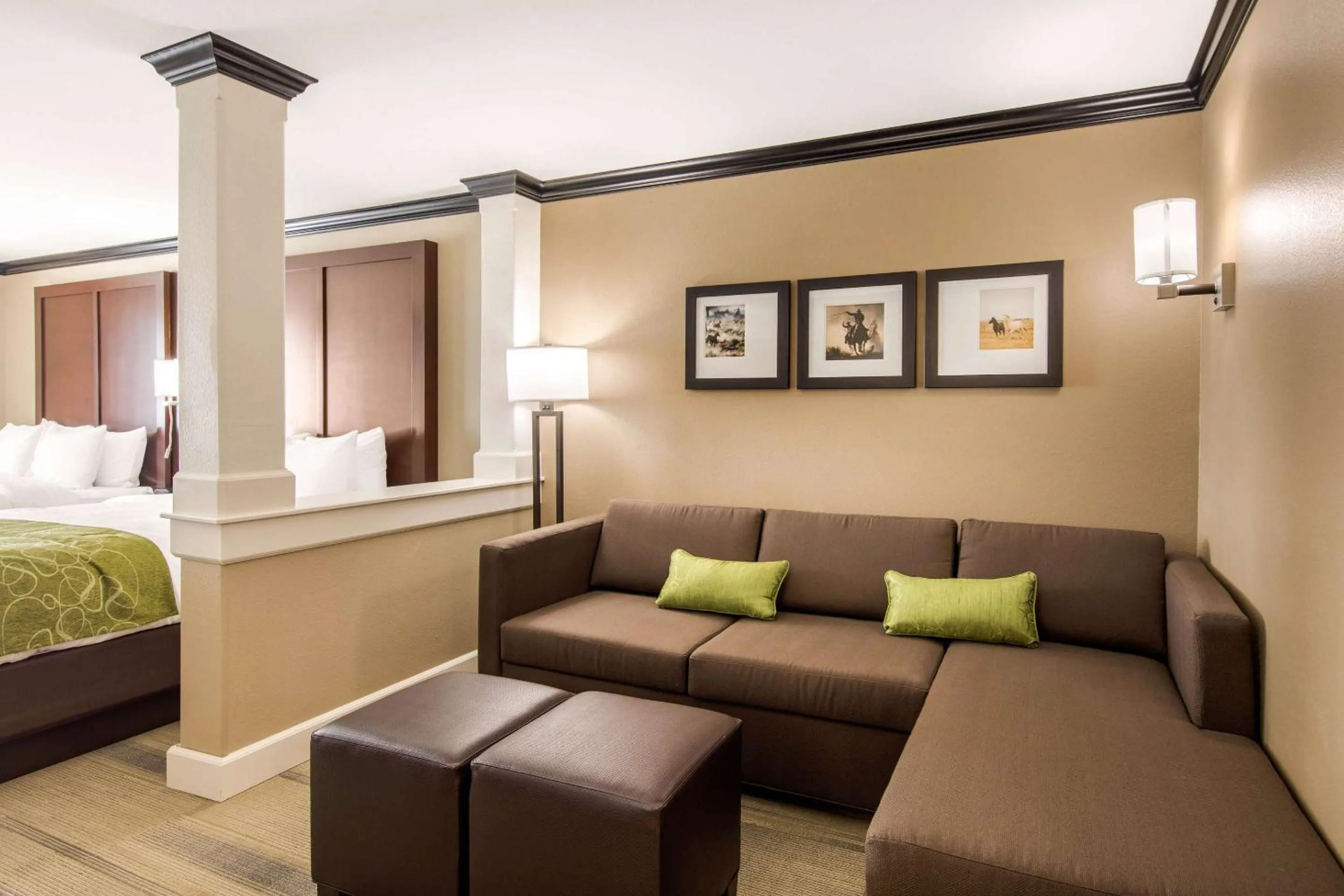 Bedroom, Bed in Comfort Suites Liberal North