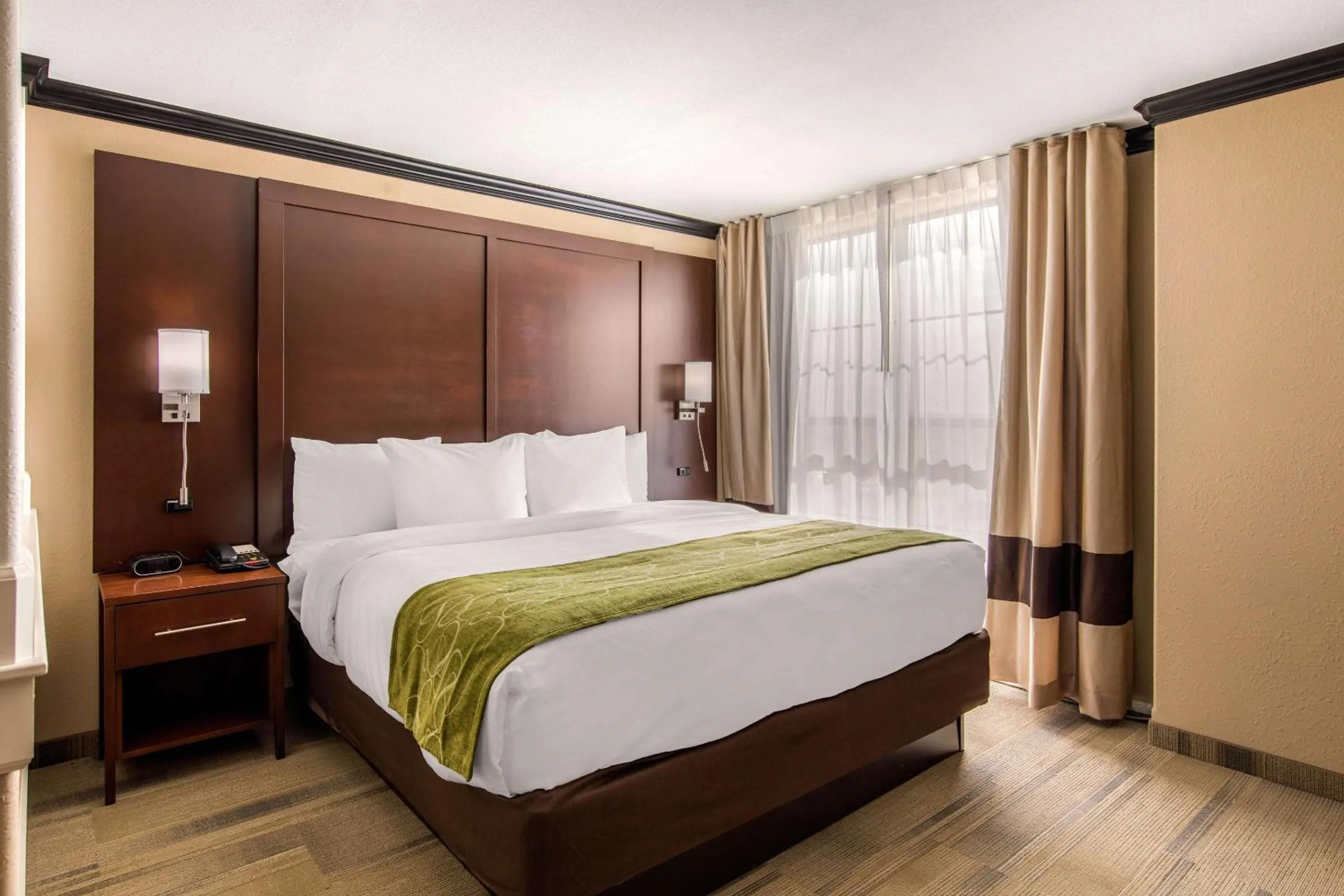 Bedroom, Bed in Comfort Suites Liberal North