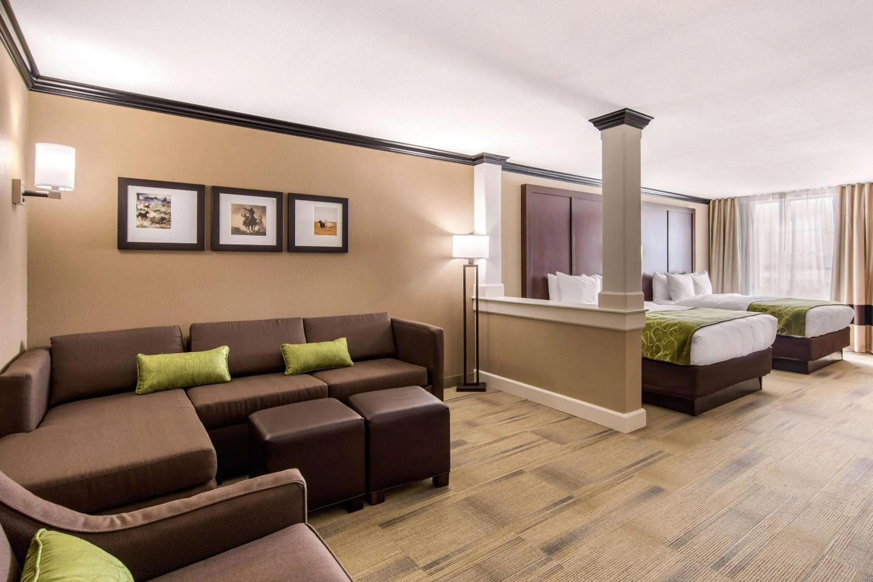 Bedroom, Bed in Comfort Suites Liberal North