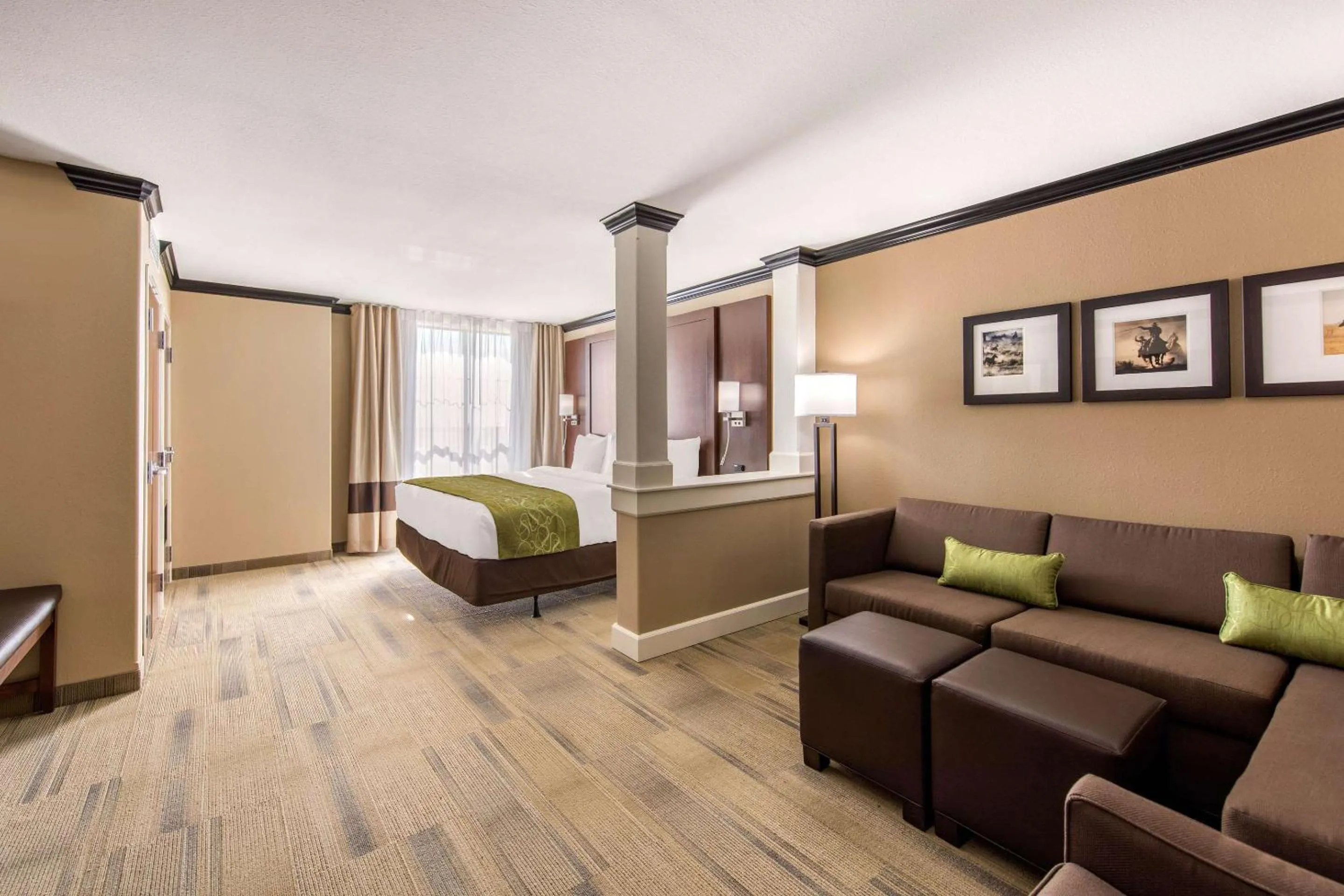 Bedroom, Bed in Comfort Suites Liberal North