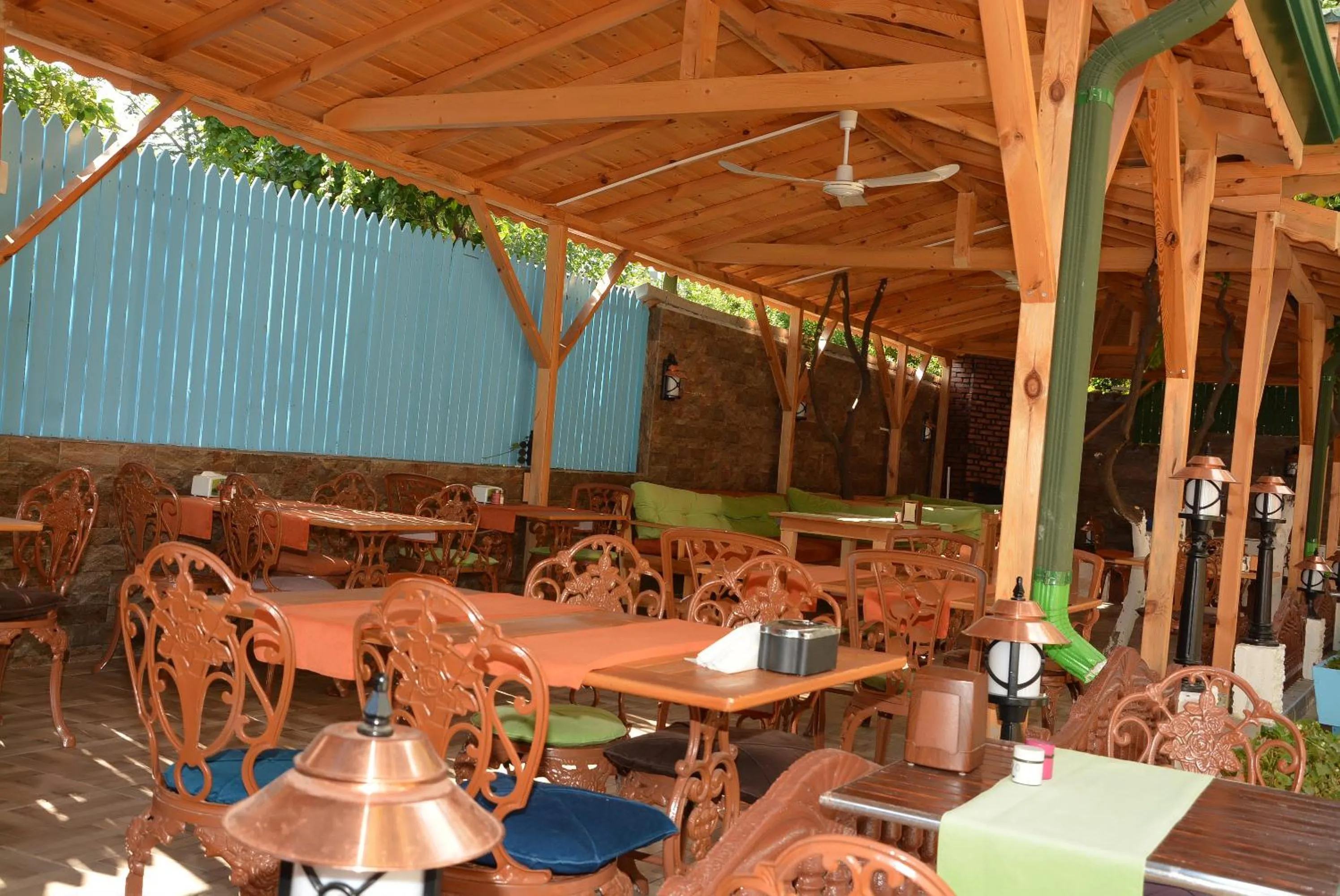 Restaurant/places to eat in Kaliptus Hotel