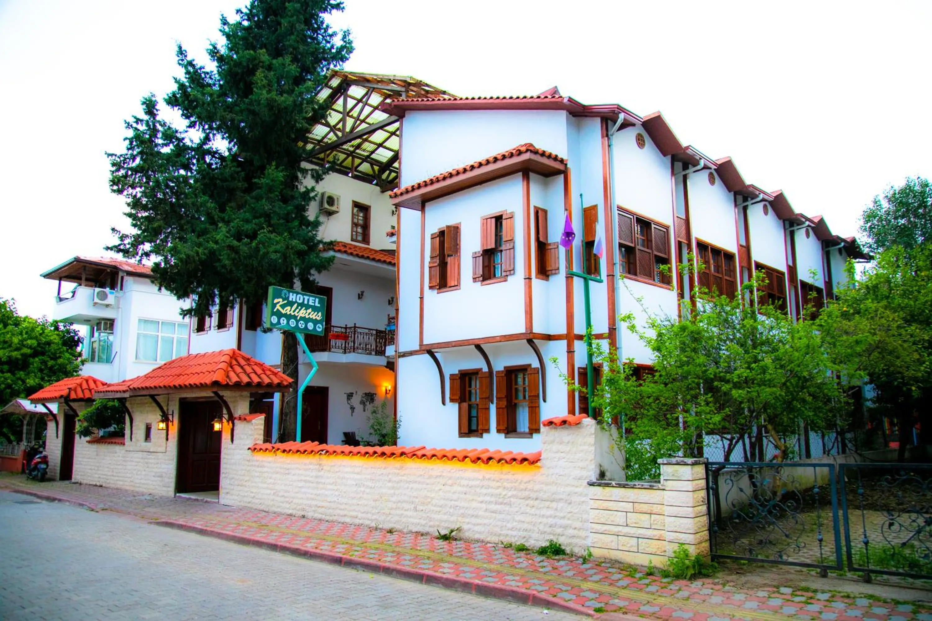 Property building in Kaliptus Hotel