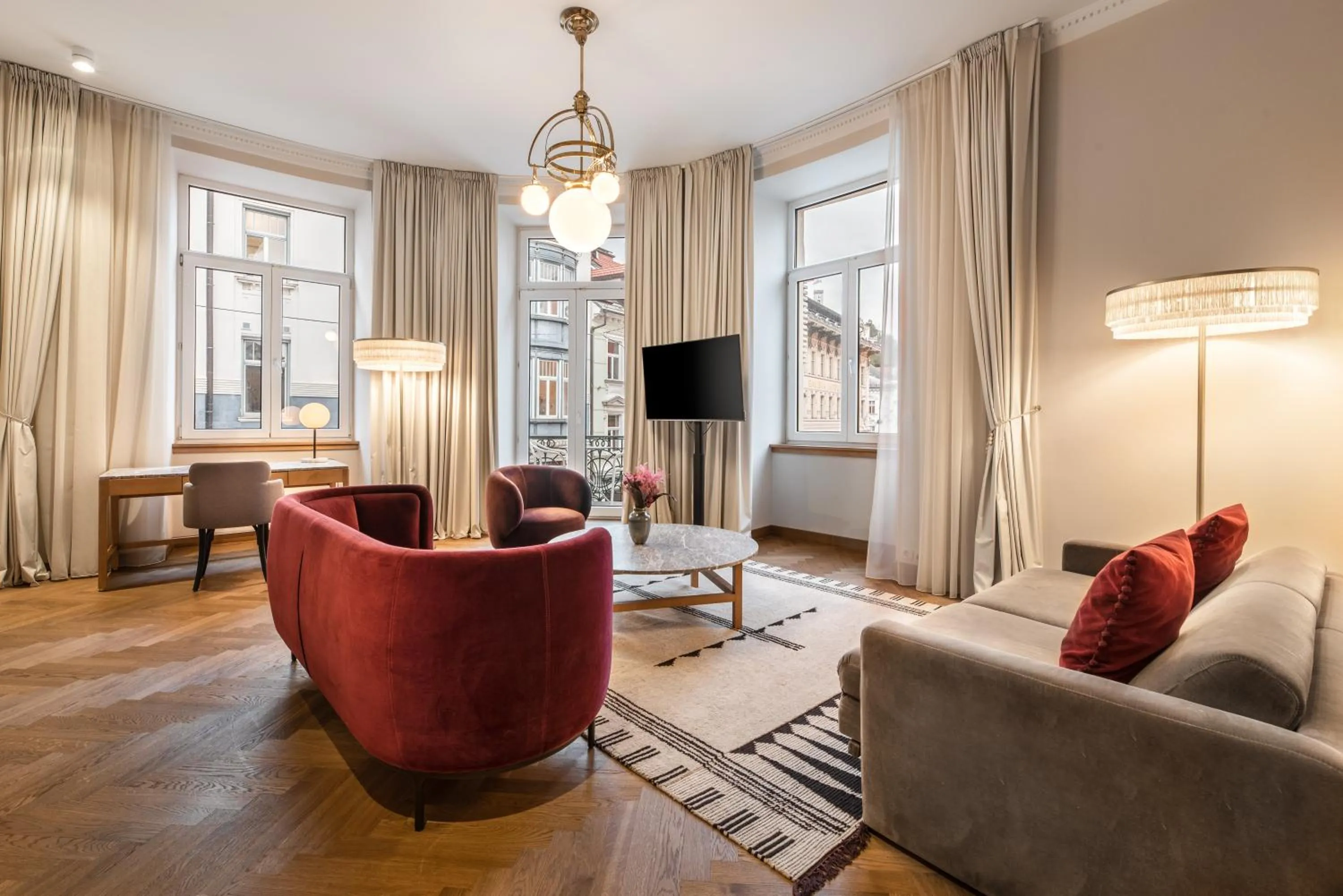 Communal lounge/ TV room in Grand Hotel Union Eurostars