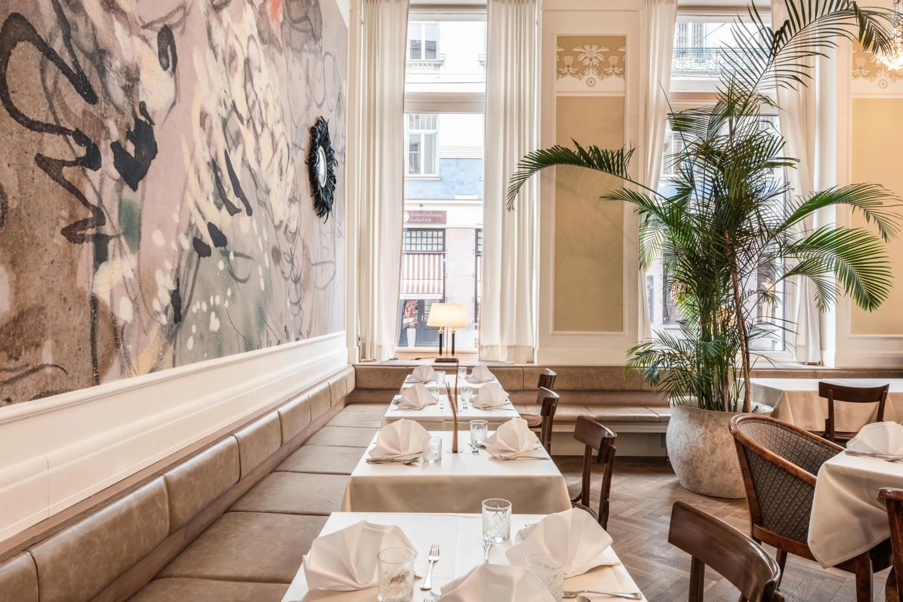 Restaurant/places to eat in Grand Hotel Union Eurostars