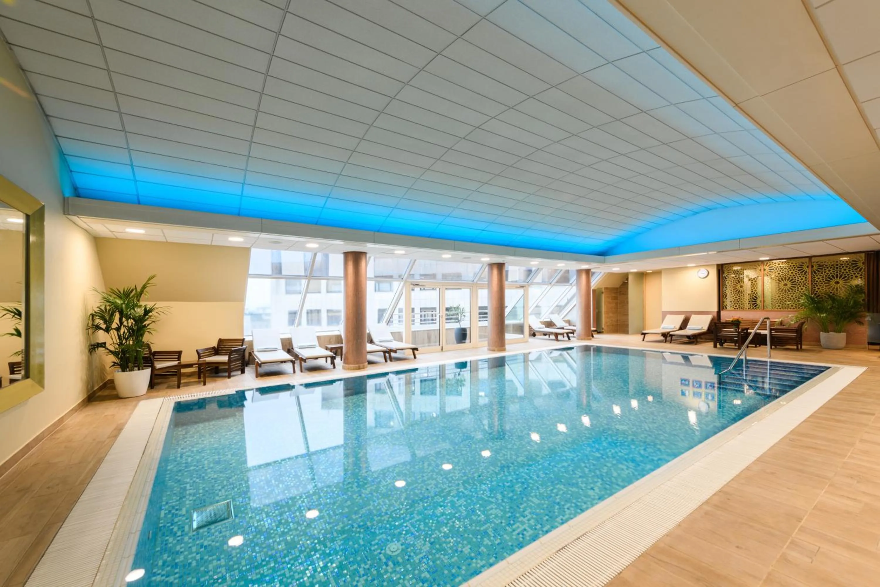 Swimming pool in Grand Hotel Union Eurostars