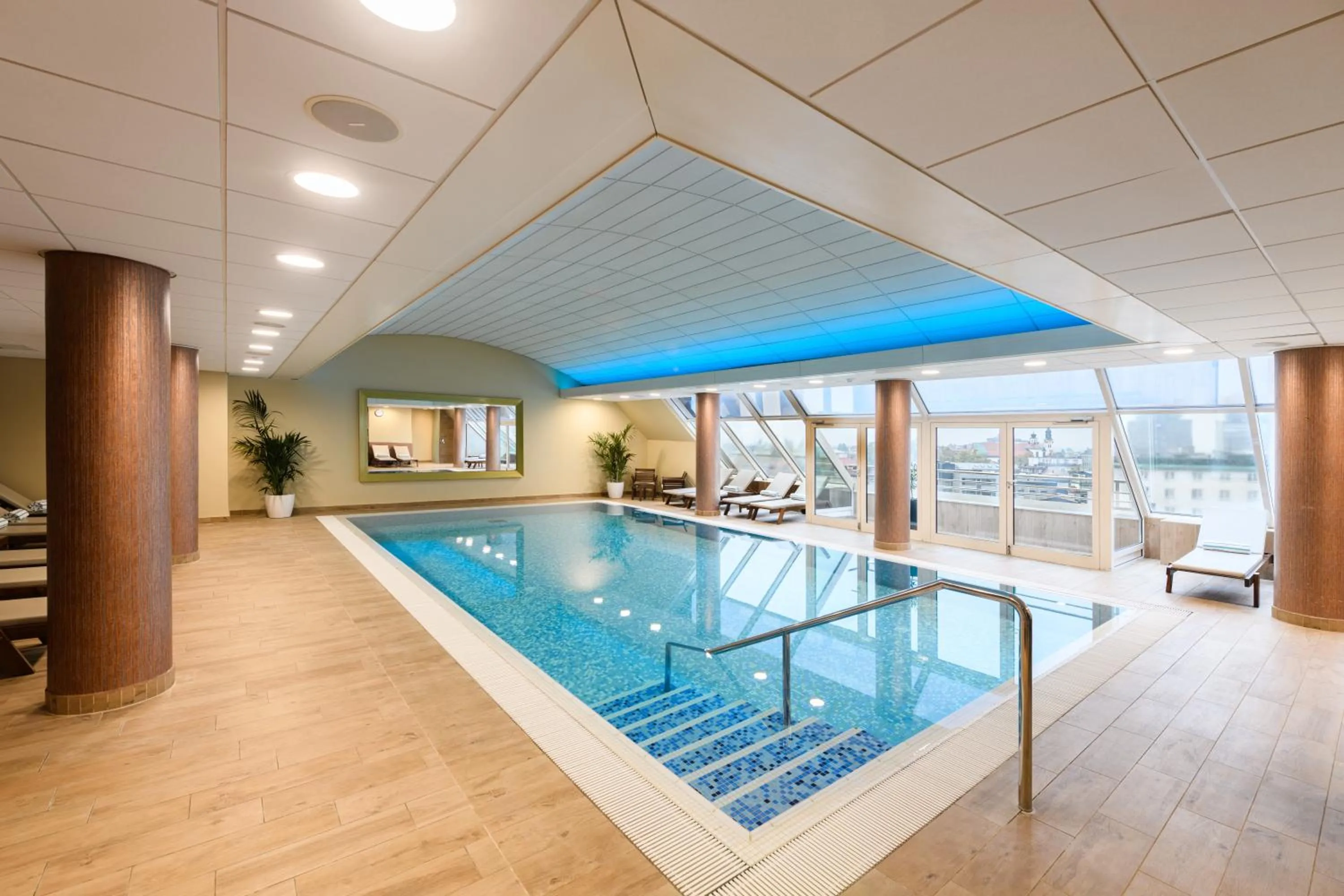 Swimming pool in Eurostars uHOTEL