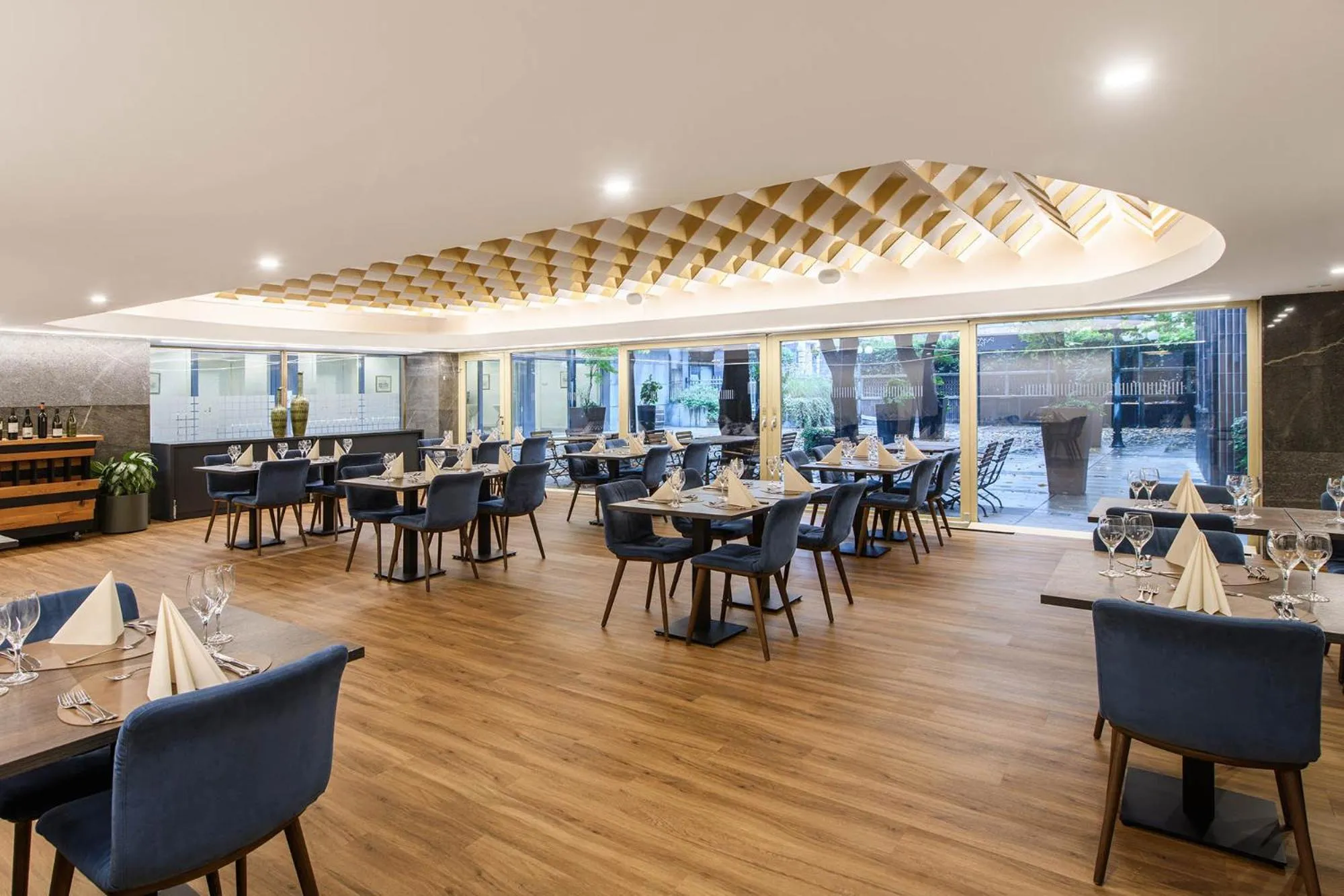 Restaurant/places to eat in Eurostars uHOTEL