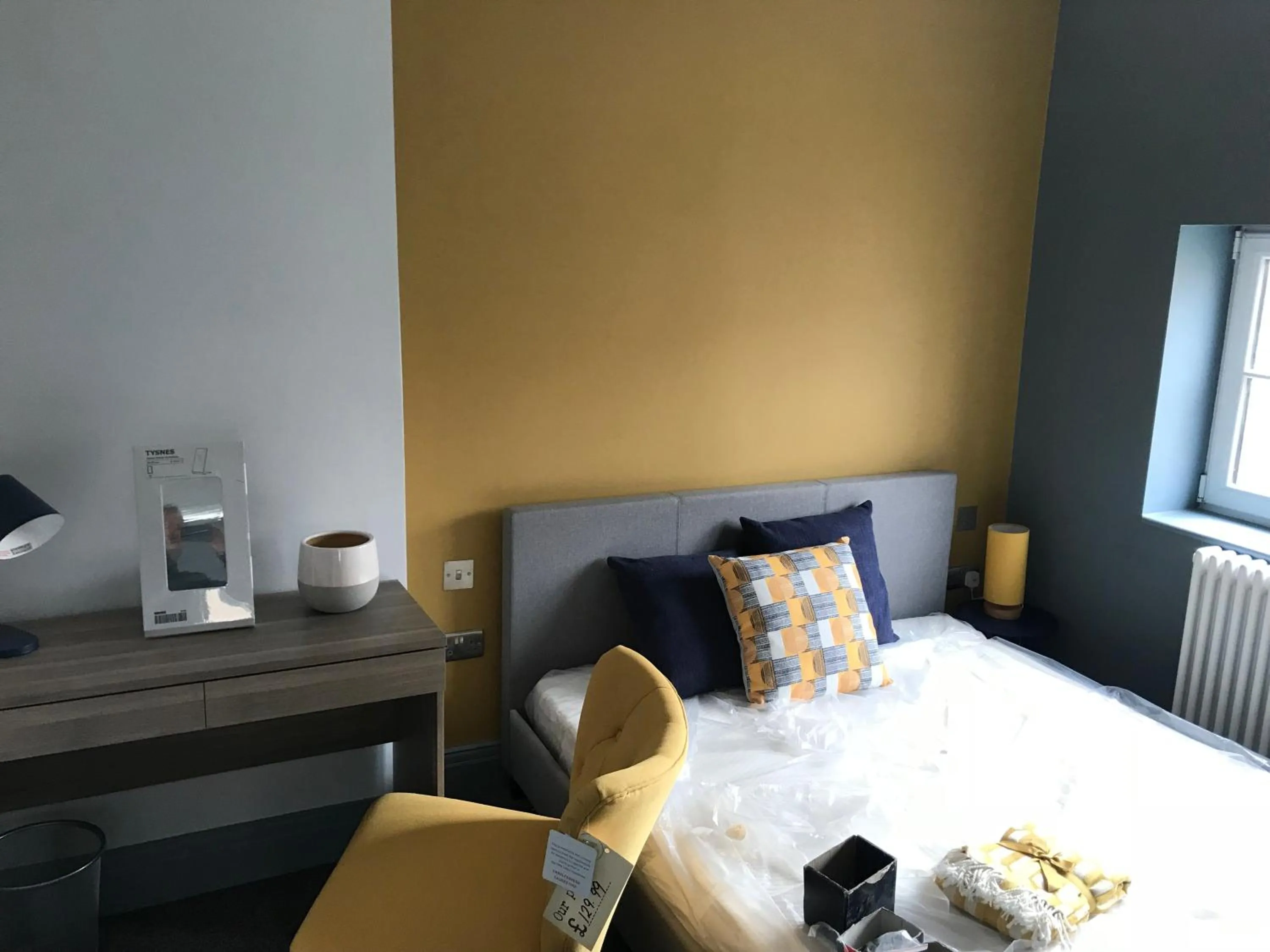 Bedroom, Bed in No.16