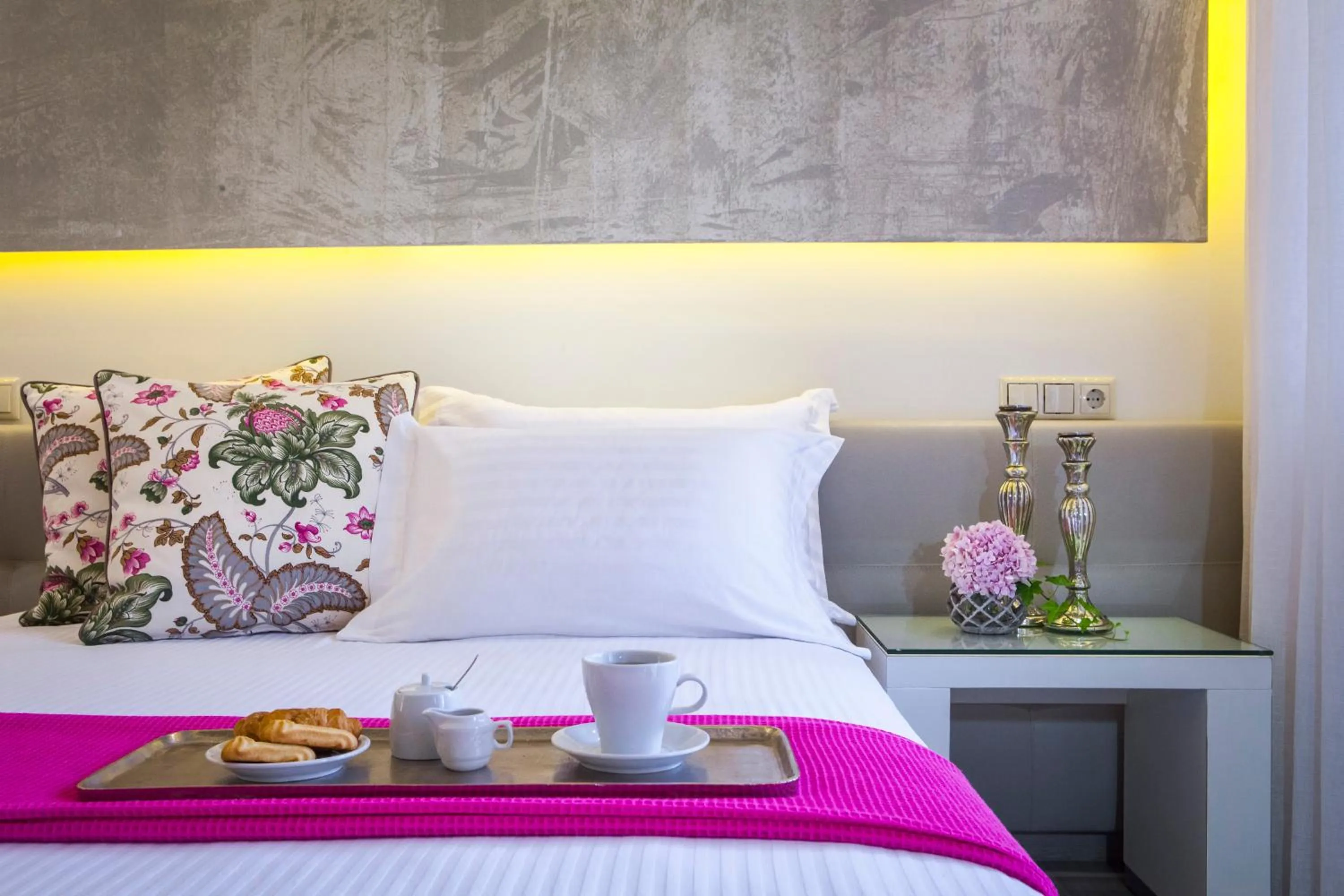 Bed in Luxury Villa Fotini