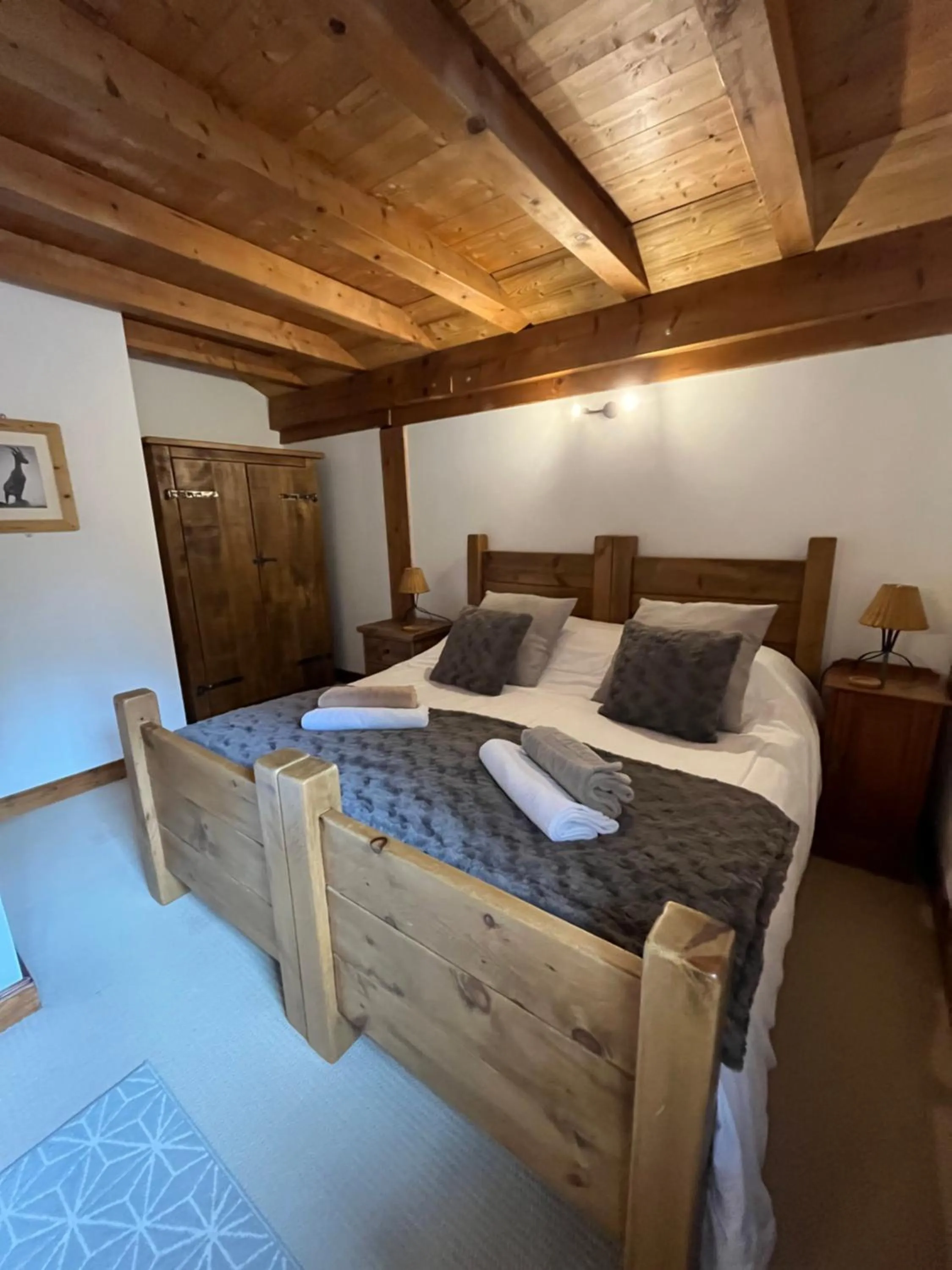 Bed in Chalet Le Pery