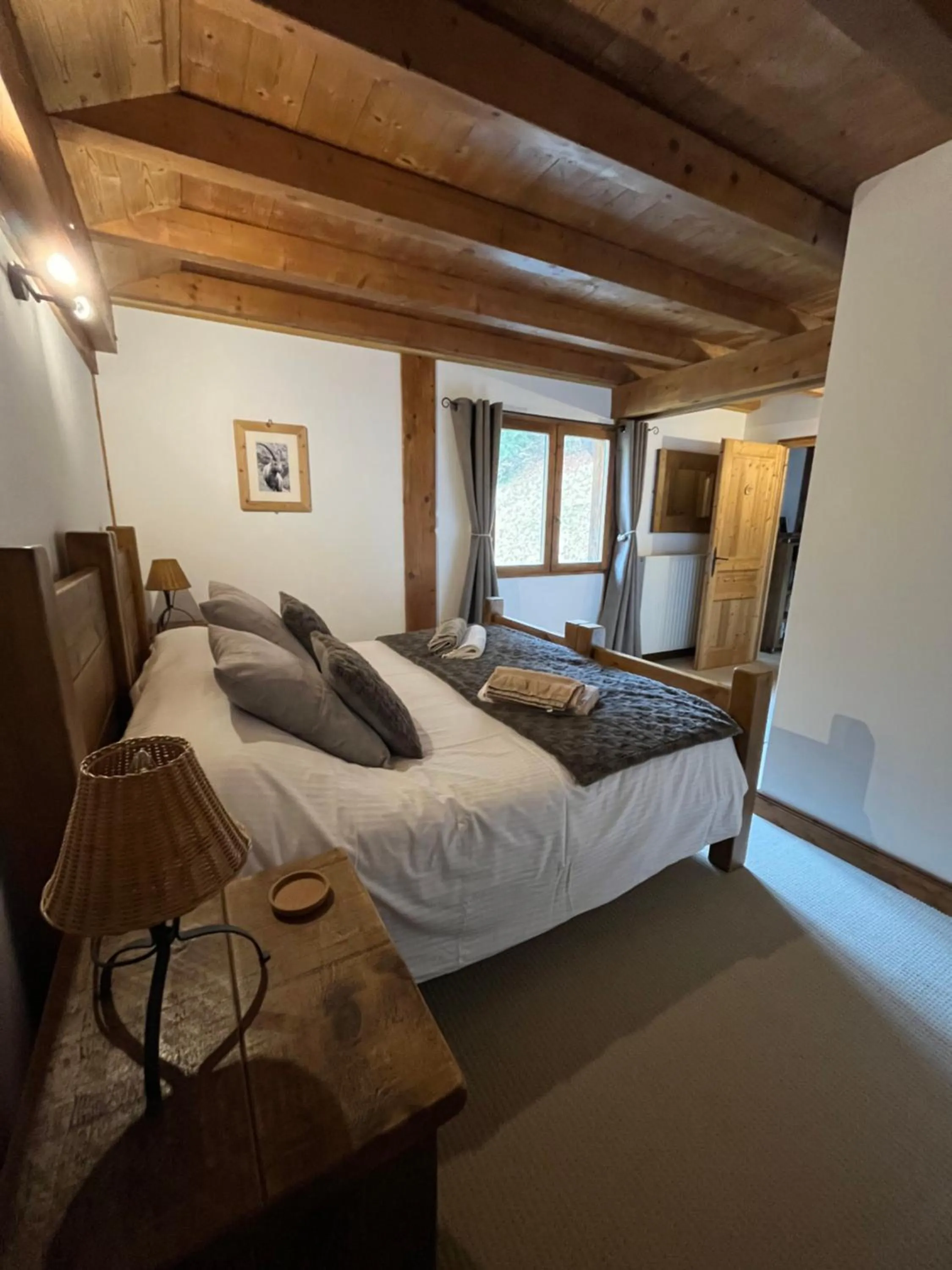 Bed in Chalet Le Pery
