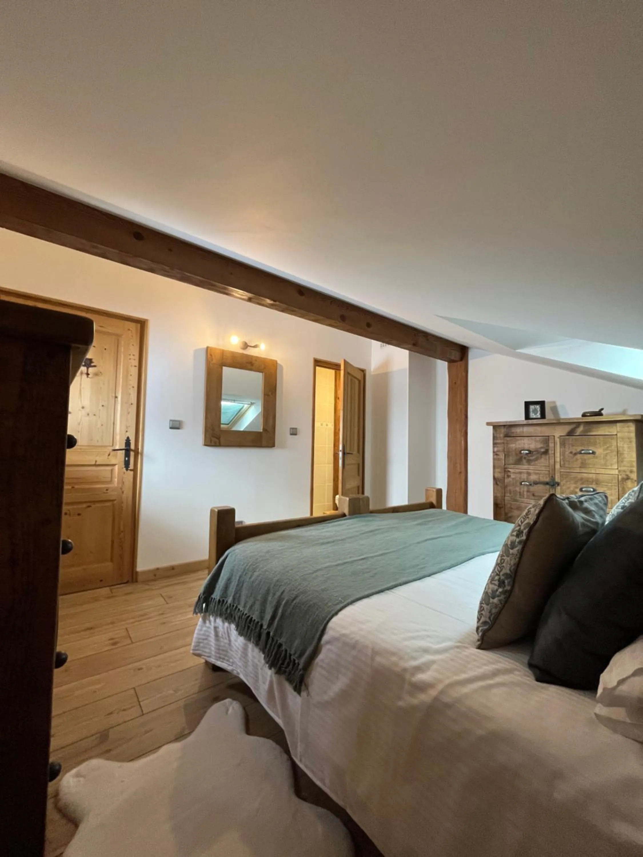 Bed in Chalet Le Pery