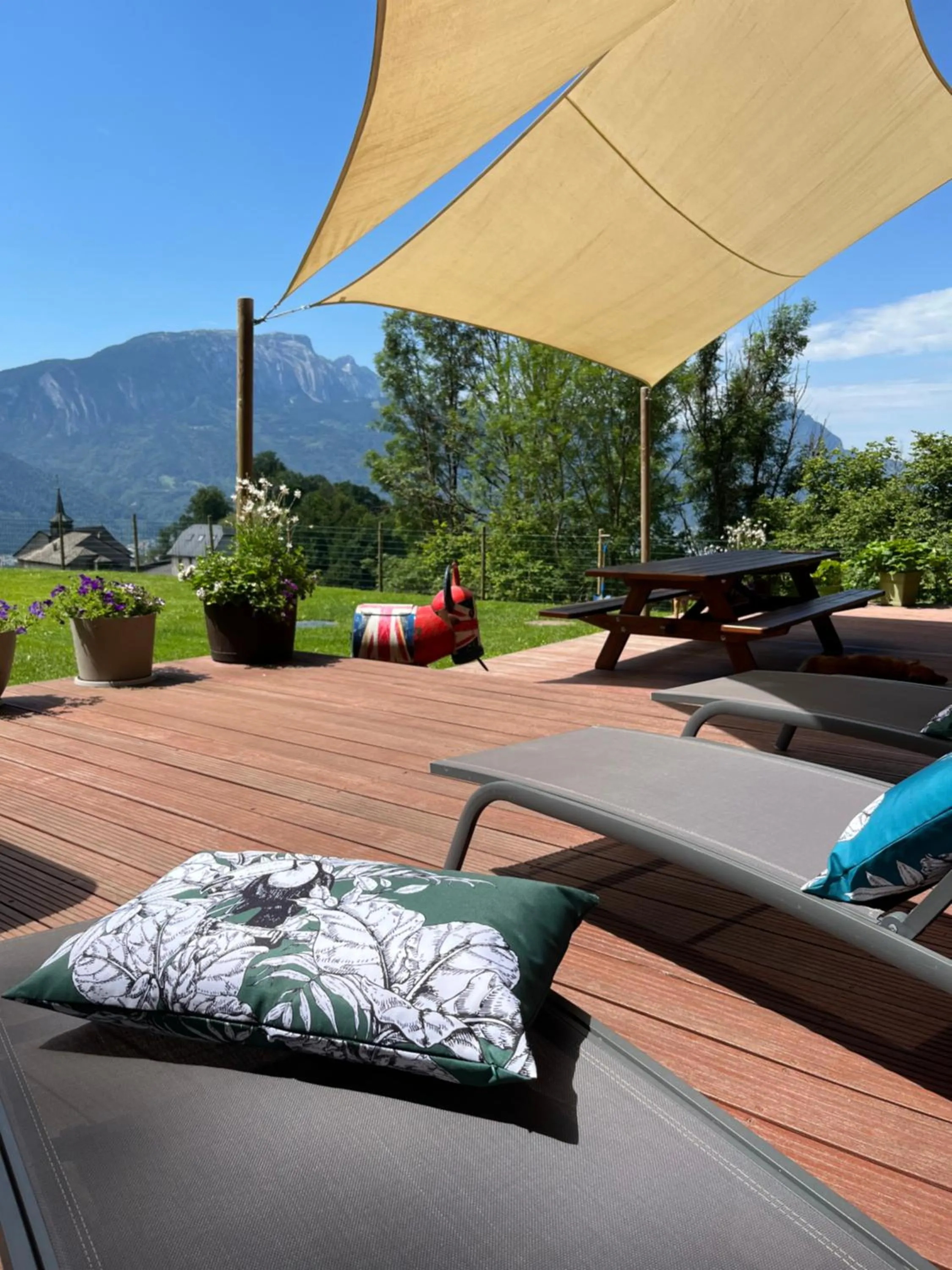 Garden in Chalet Le Pery