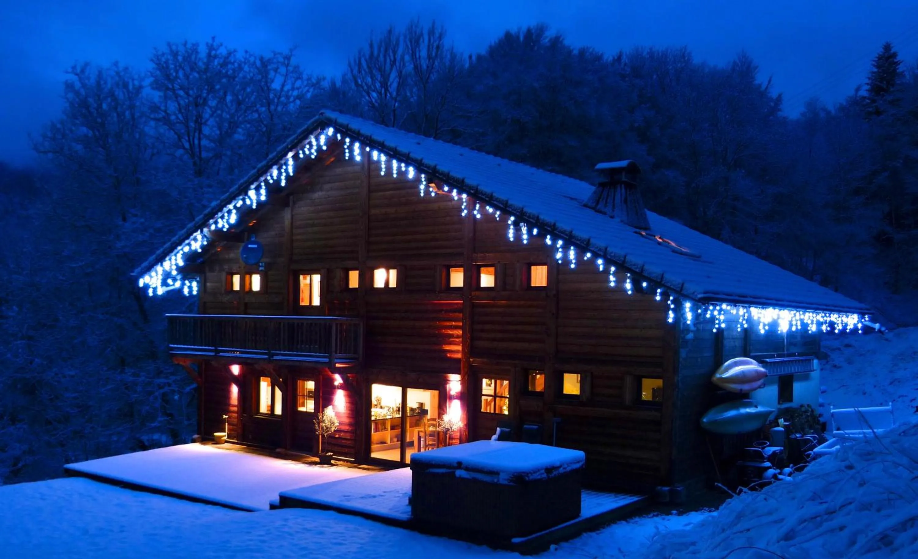 Property building in Chalet Le Pery