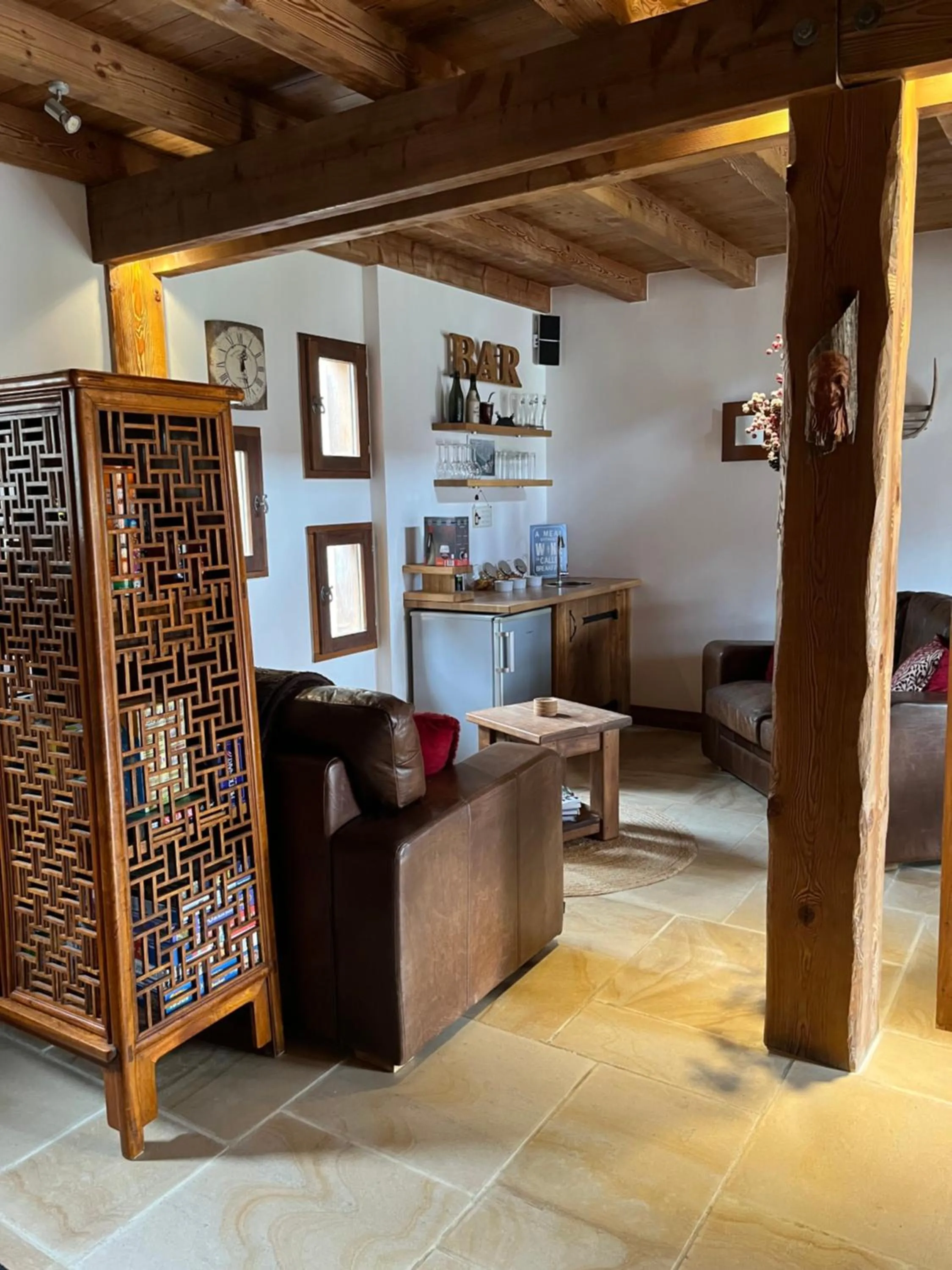 Lounge or bar in Chalet Le Pery