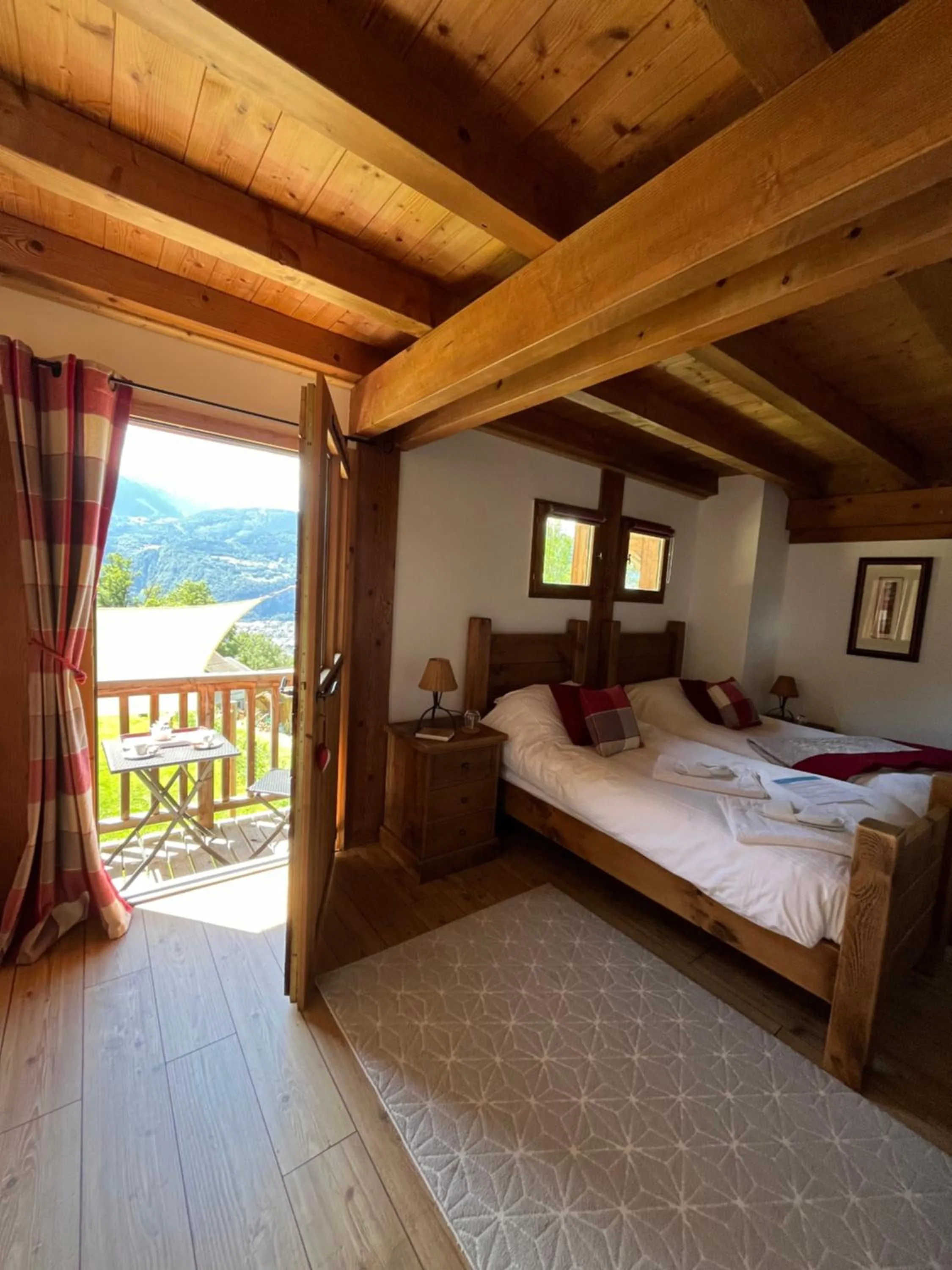 Bed in Chalet Le Pery