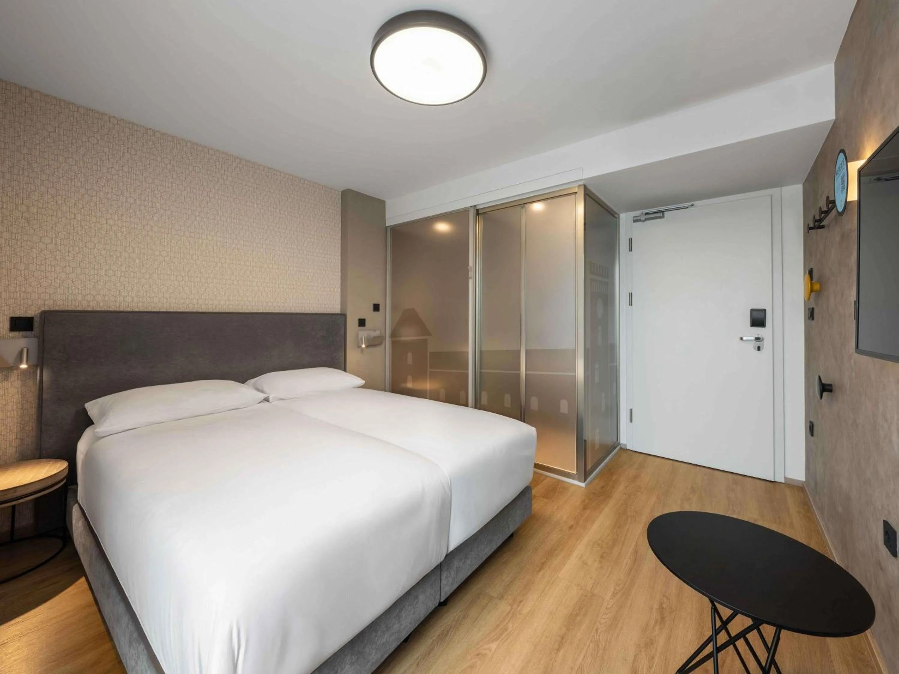 Bedroom, Bed in ibis Styles Ljubljana Centre