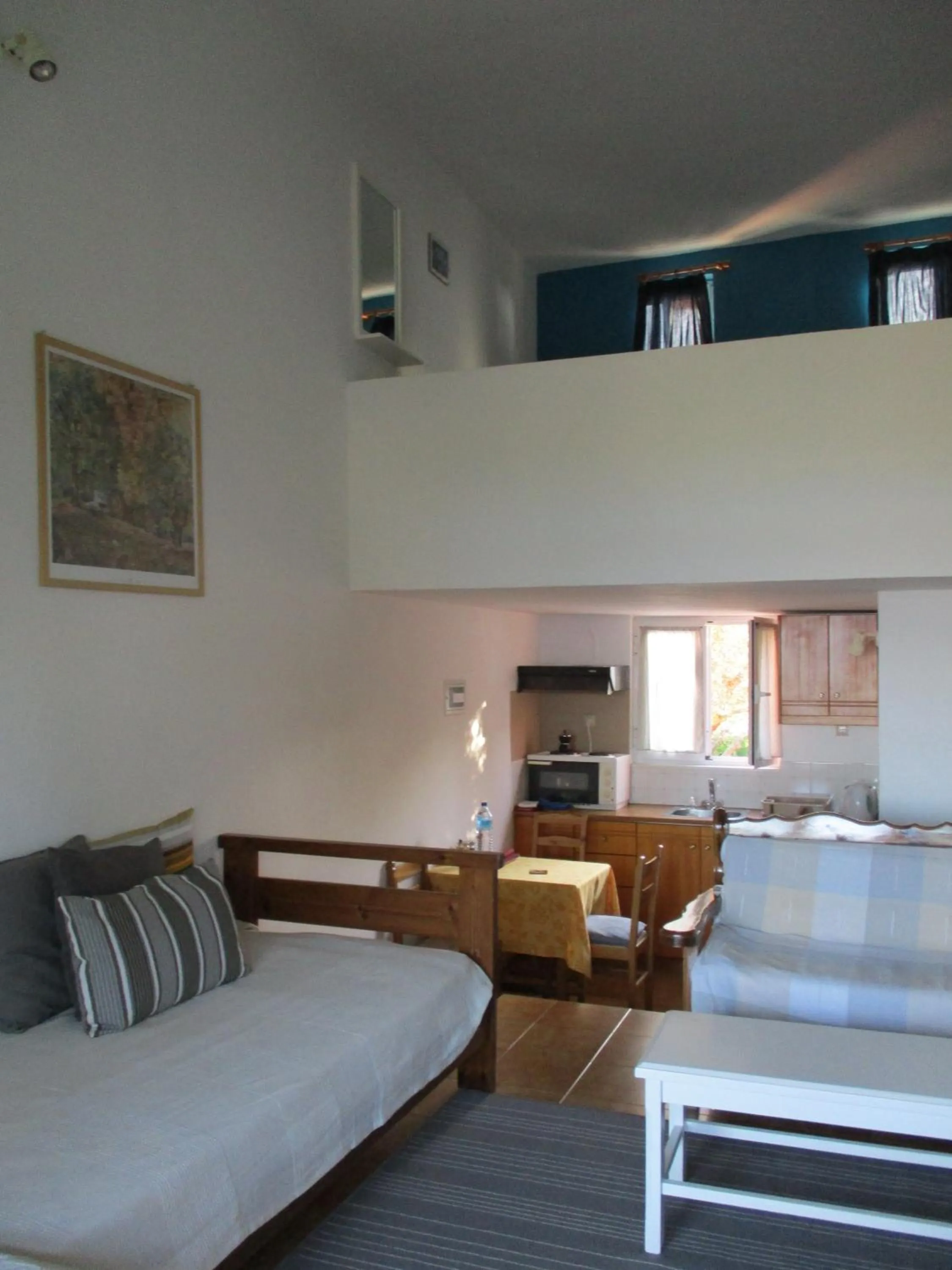 Photo of the whole room in Theodosia Studios