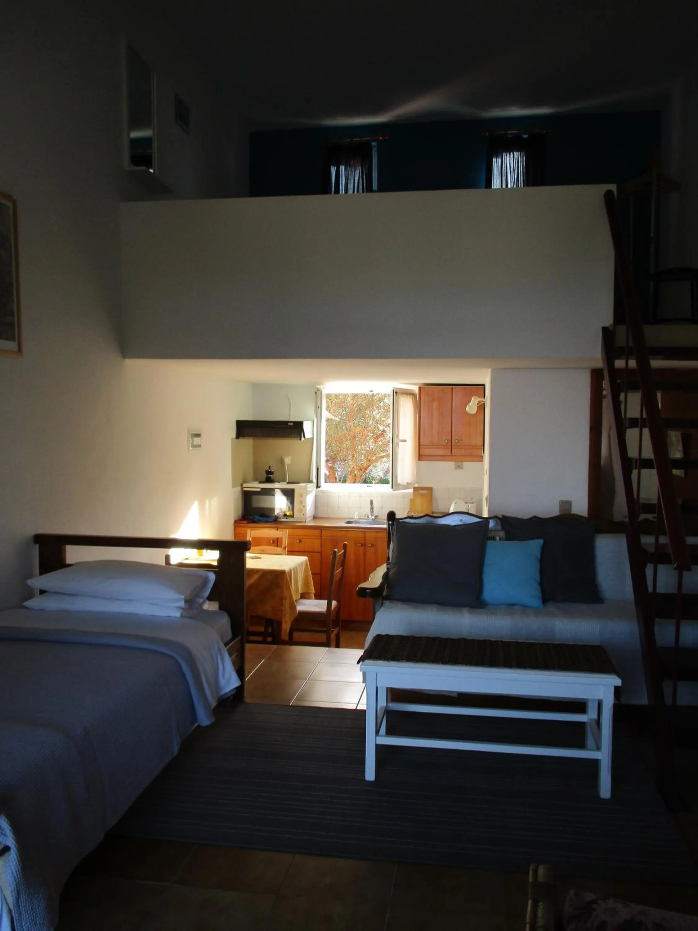 Photo of the whole room, Bed in Theodosia Studios