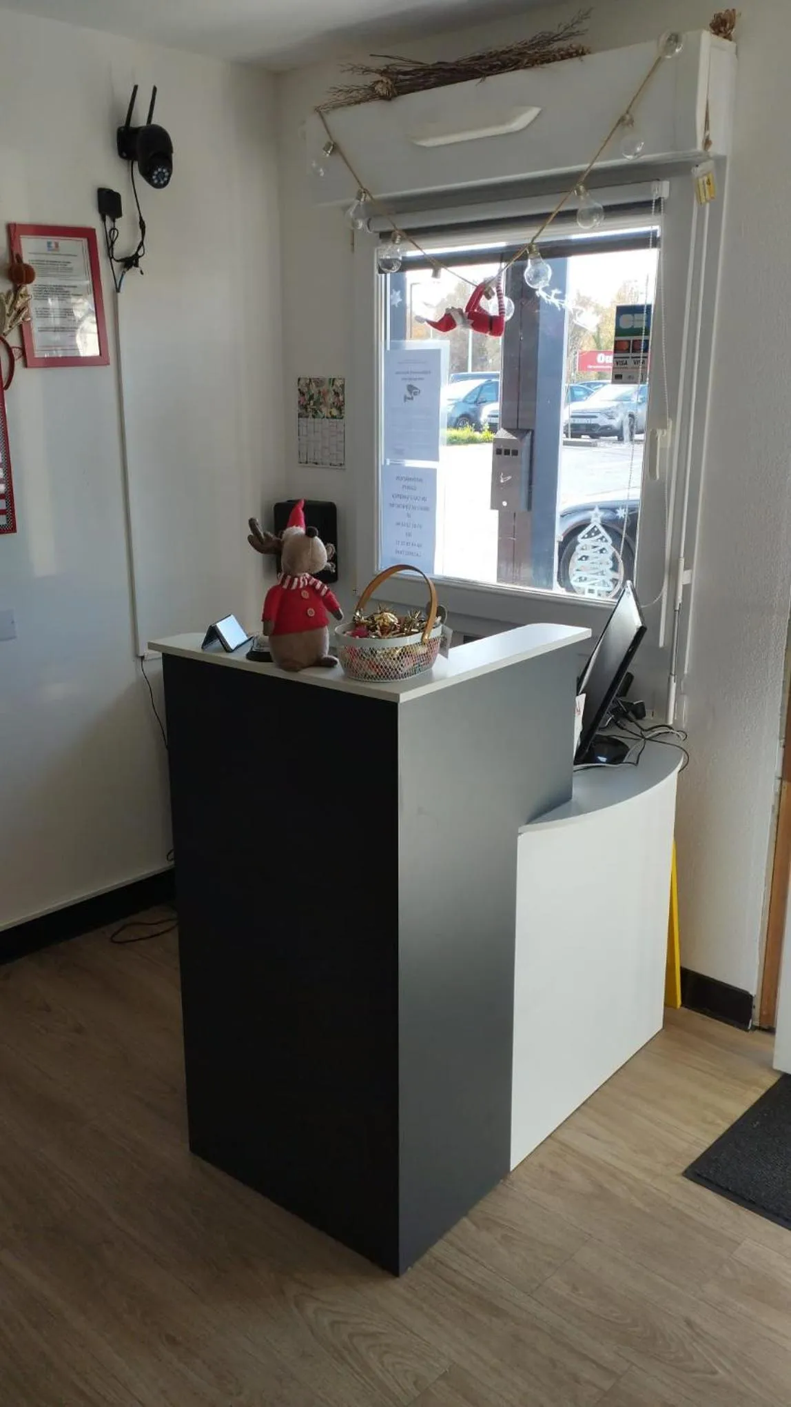 Lobby or reception in Enzo Hotels Loudeac