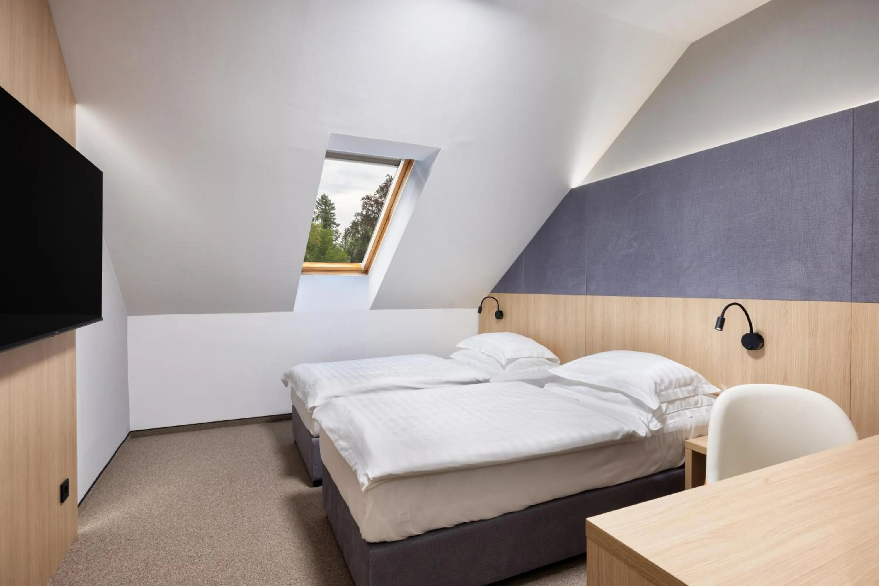 Bedroom, Bed in Hotel Kompas