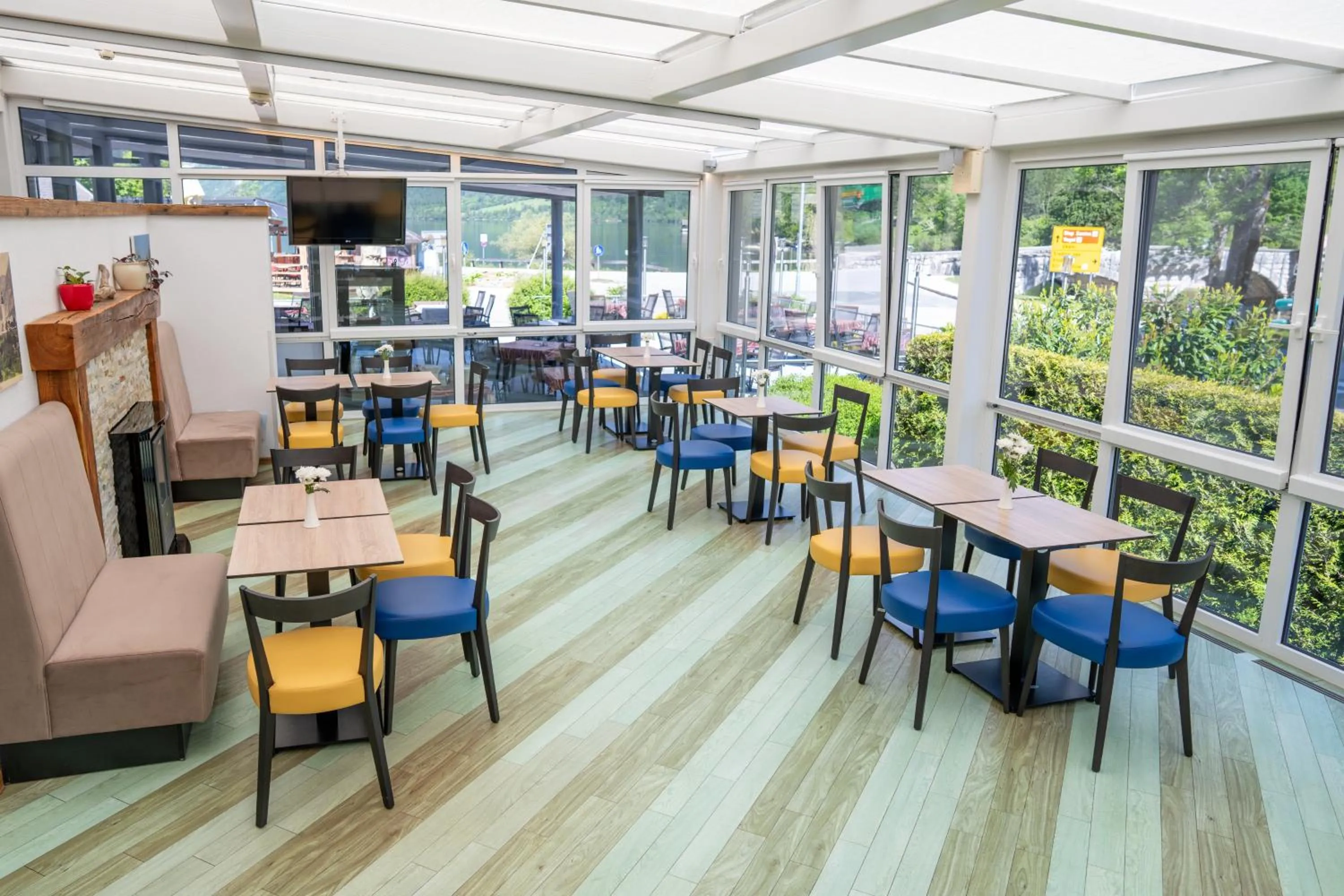 Lounge or bar in Hotel Jezero