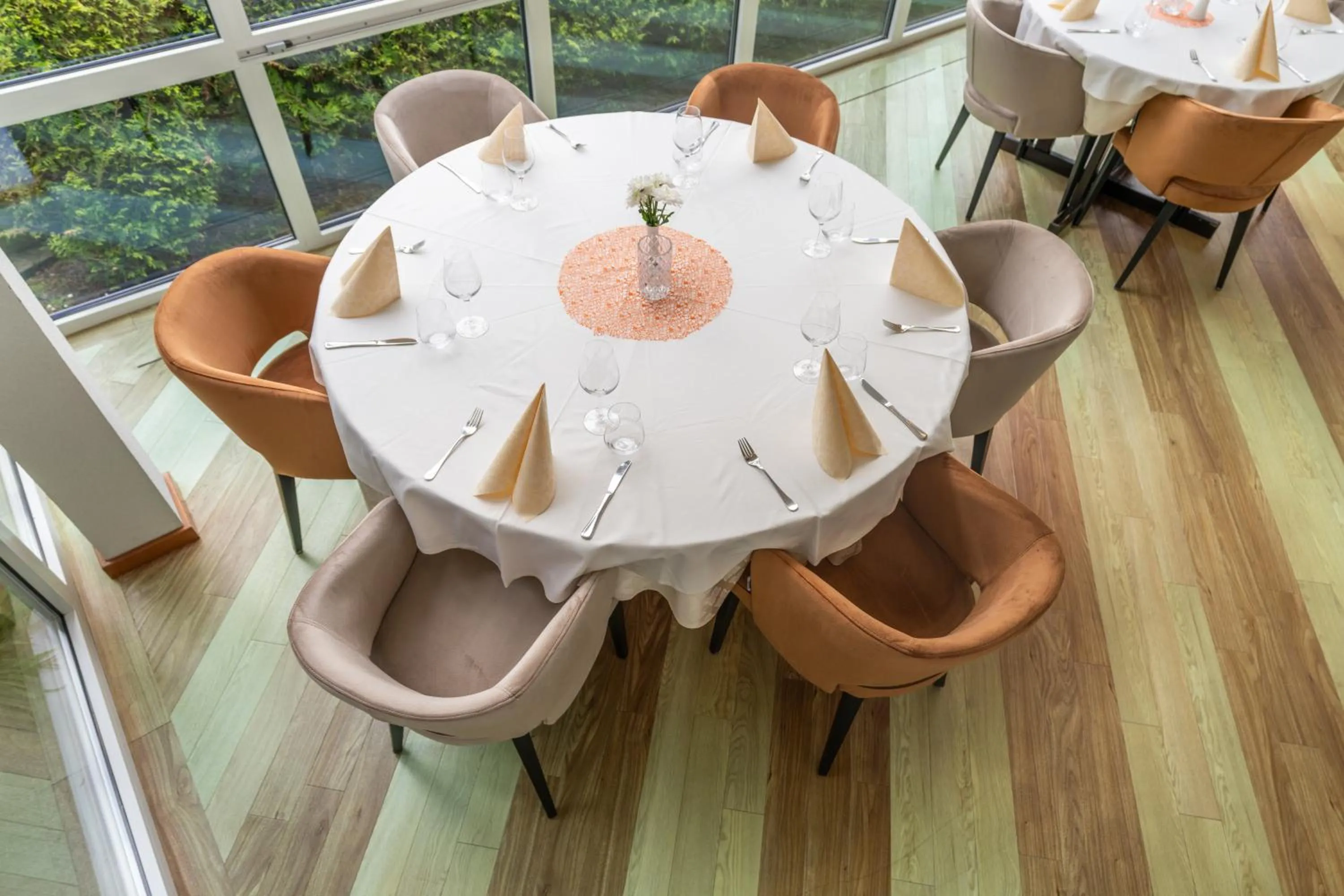 Restaurant/places to eat in Hotel Jezero