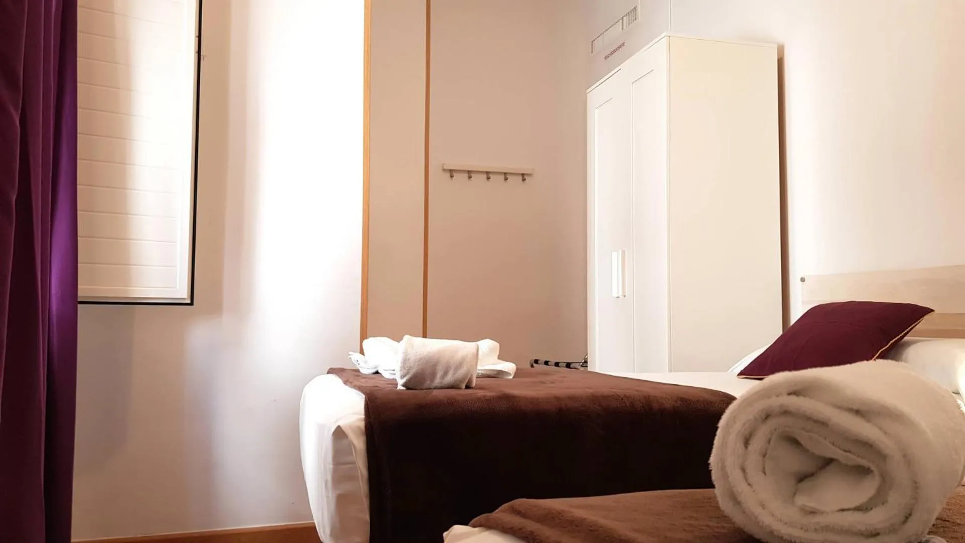 Photo of the whole room, Bed in Hostal la Palmera