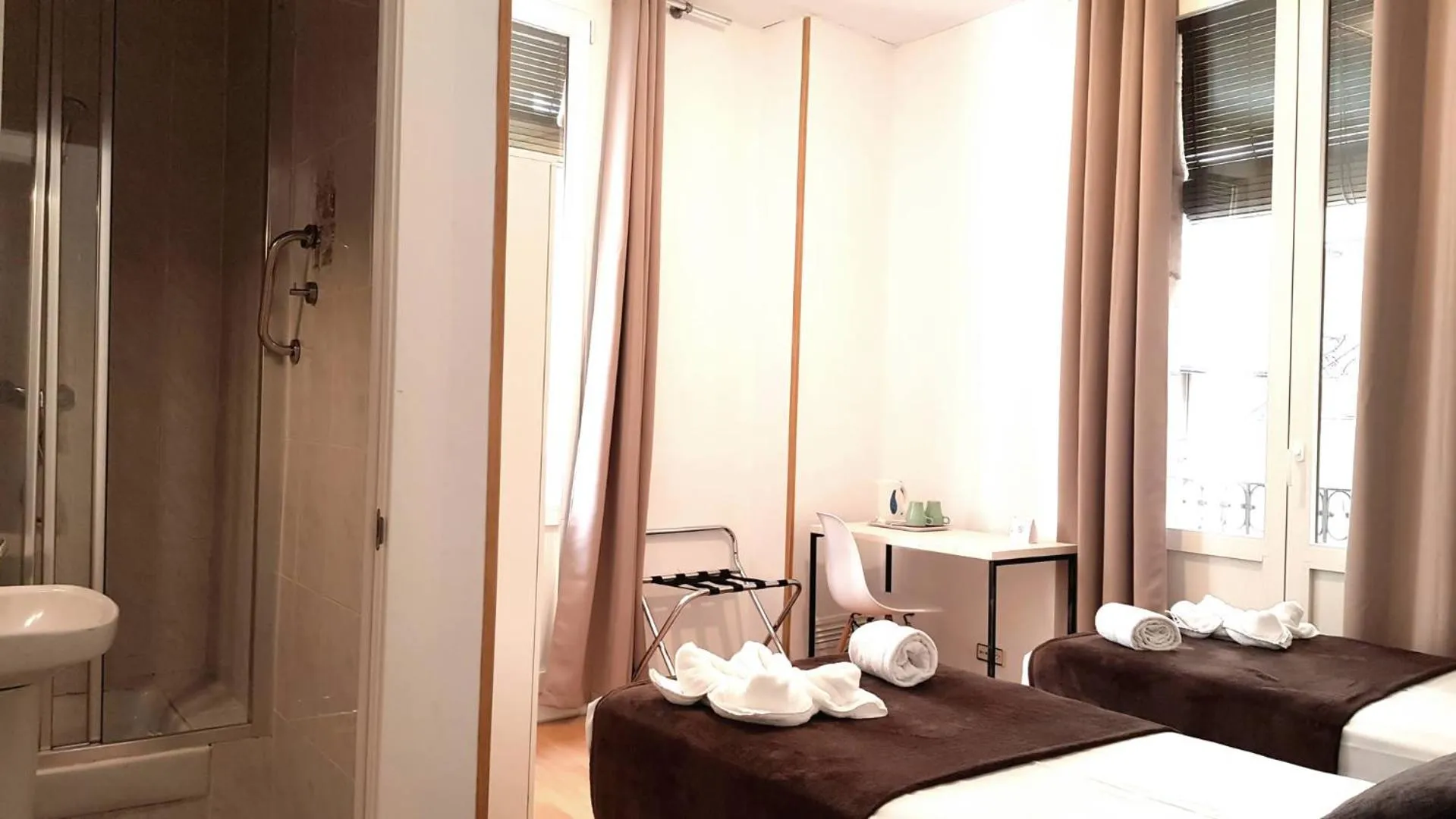 Photo of the whole room, Bed in Hostal la Palmera